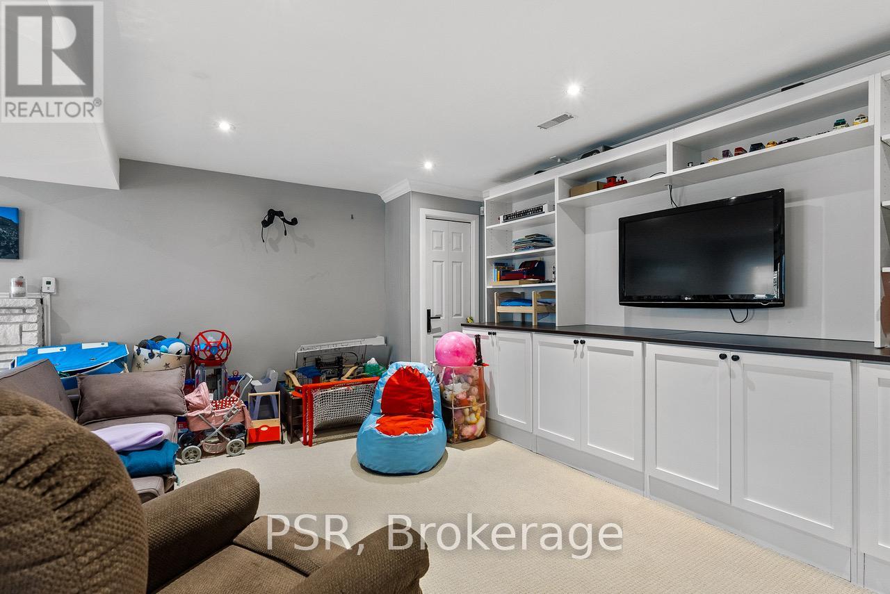 1605 Calverton Court, Mississauga, Ontario  L5G 2W4 - Photo 37 - W12188382