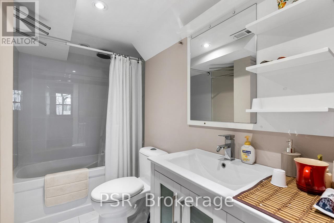 1605 Calverton Court, Mississauga, Ontario  L5G 2W4 - Photo 39 - W12188382