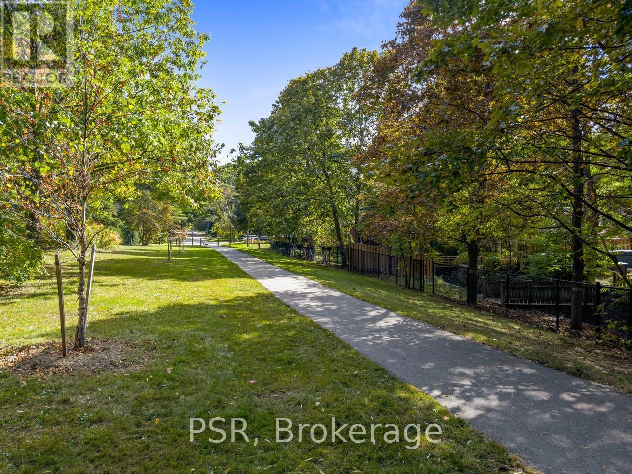 1605 Calverton Court, Mississauga, Ontario  L5G 2W4 - Photo 4 - W12188382