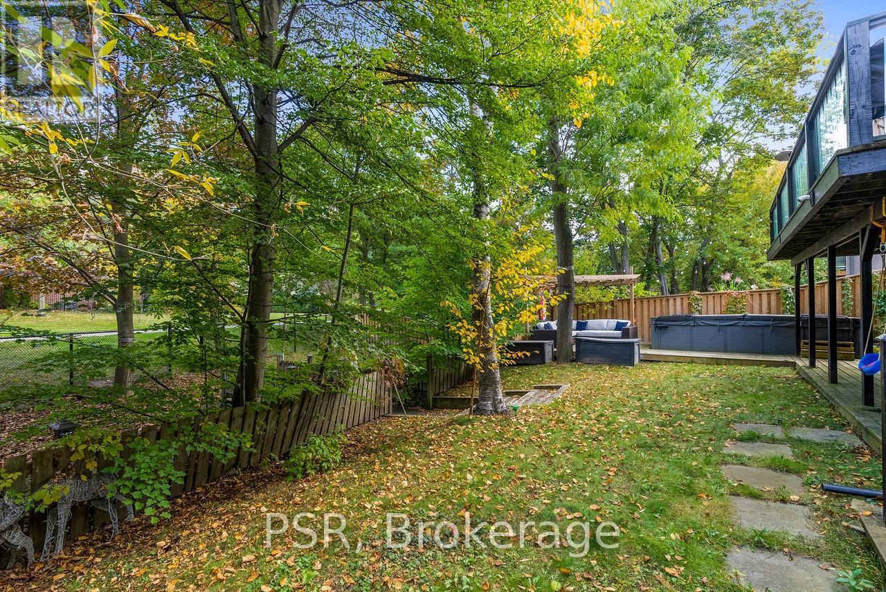 1605 Calverton Court, Mississauga, Ontario  L5G 2W4 - Photo 5 - W12188382