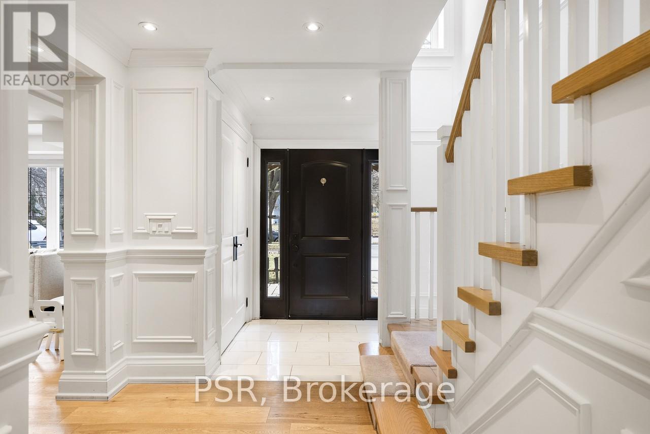 1605 Calverton Court, Mississauga, Ontario  L5G 2W4 - Photo 6 - W12188382