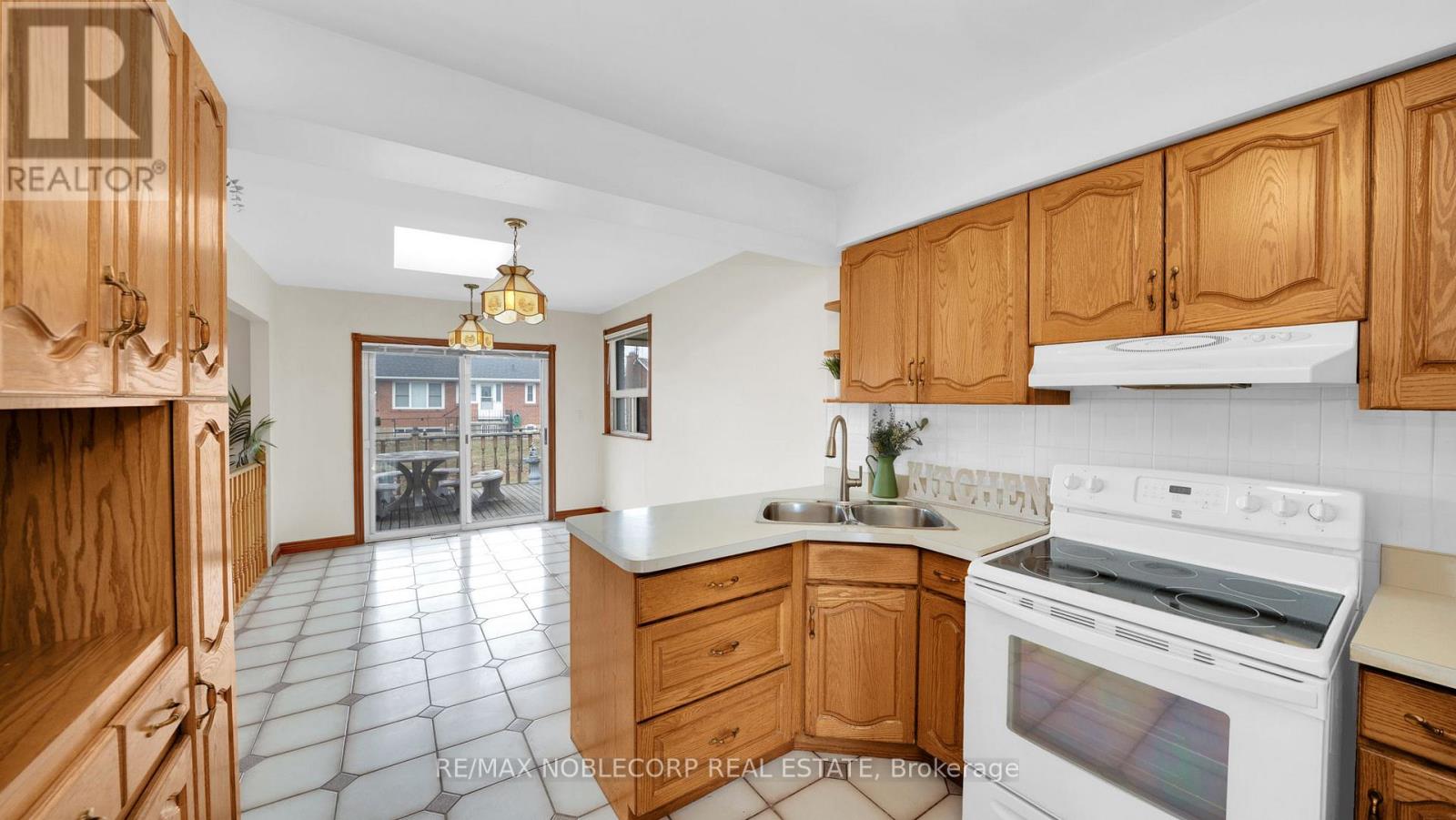 253 Mcgill Street N, Mississauga, Ontario  L5A 1V3 - Photo 18 - W12188402