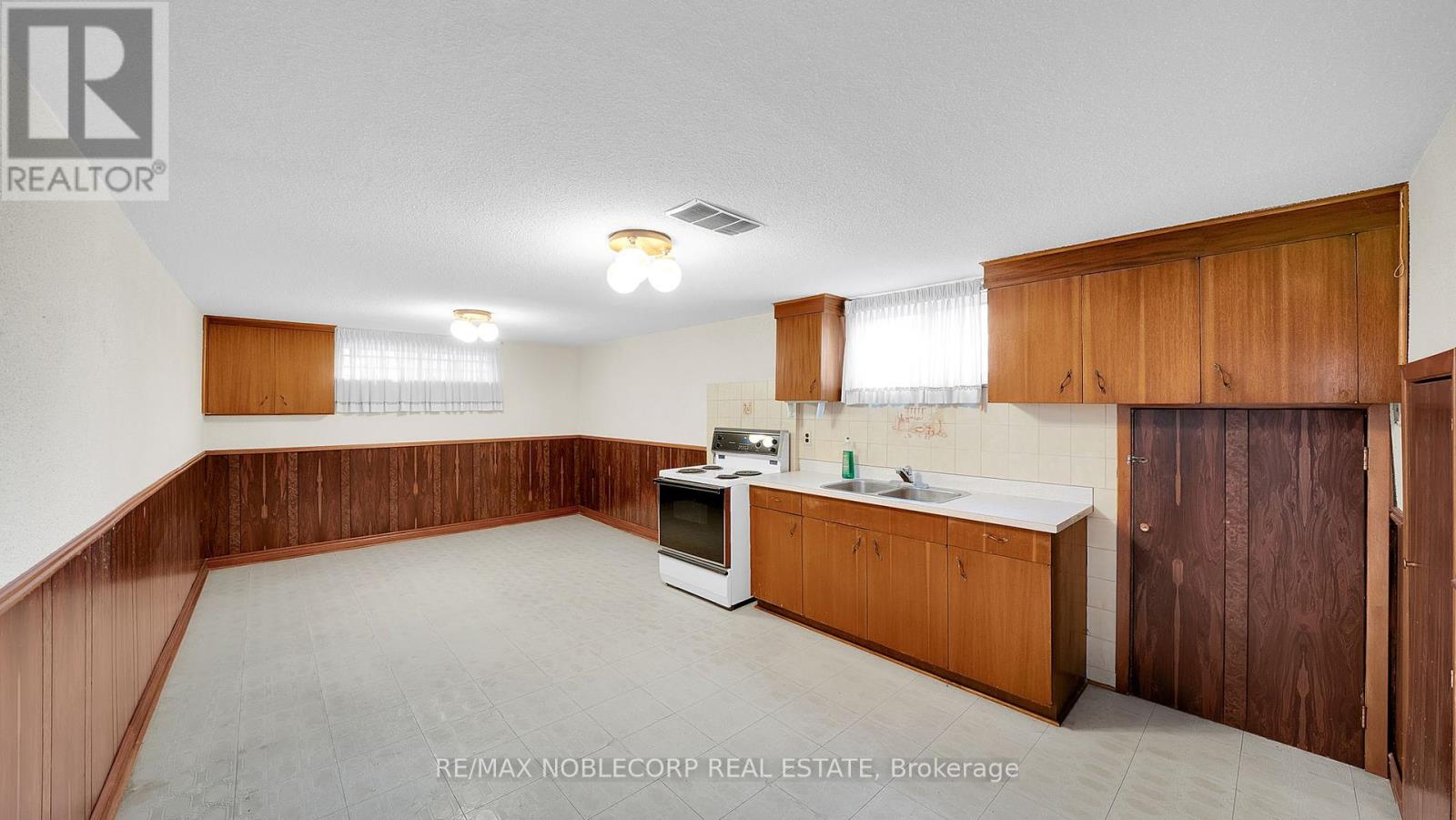 253 Mcgill Street N, Mississauga, Ontario  L5A 1V3 - Photo 24 - W12188402