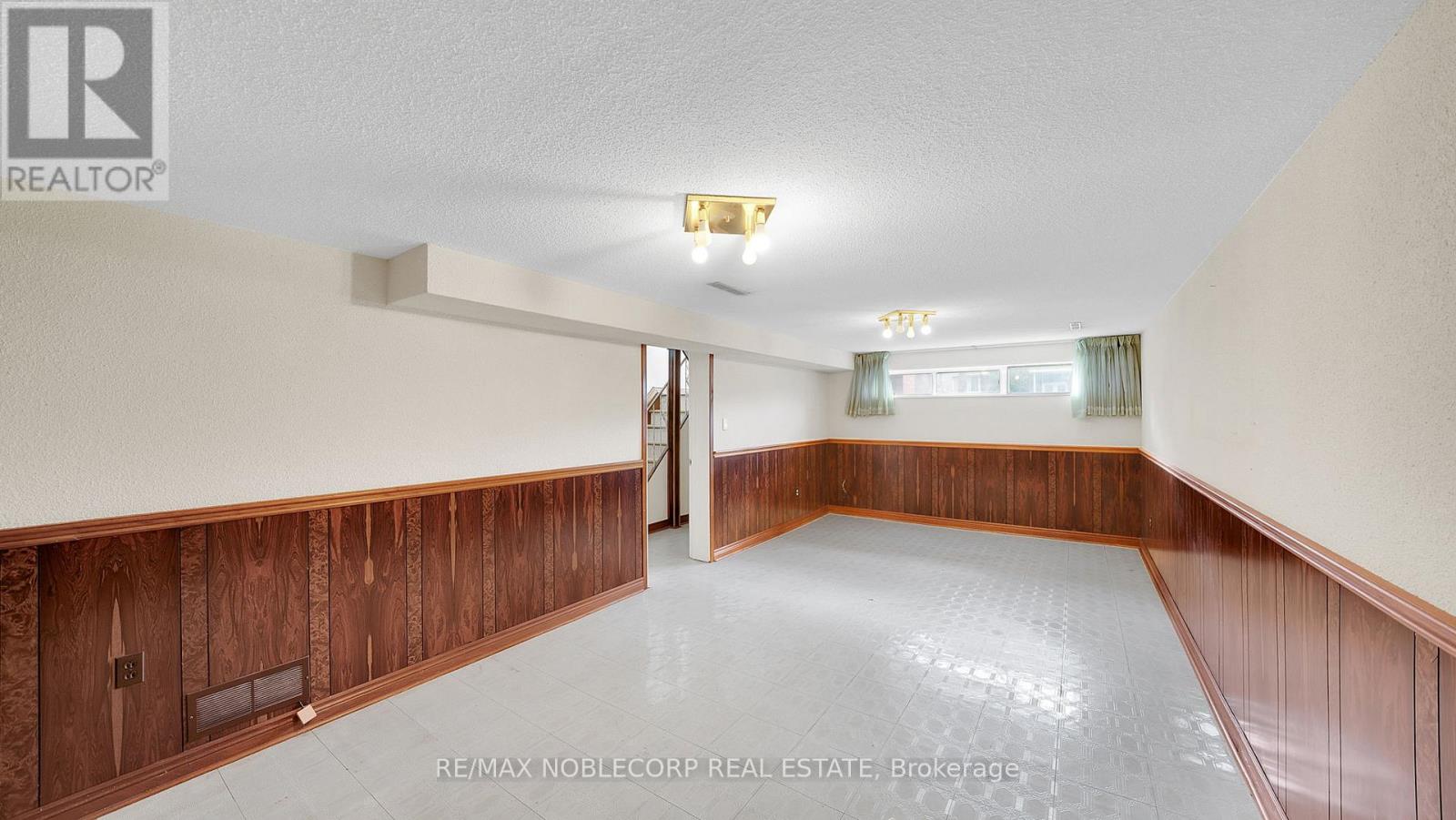 253 Mcgill Street N, Mississauga, Ontario  L5A 1V3 - Photo 25 - W12188402