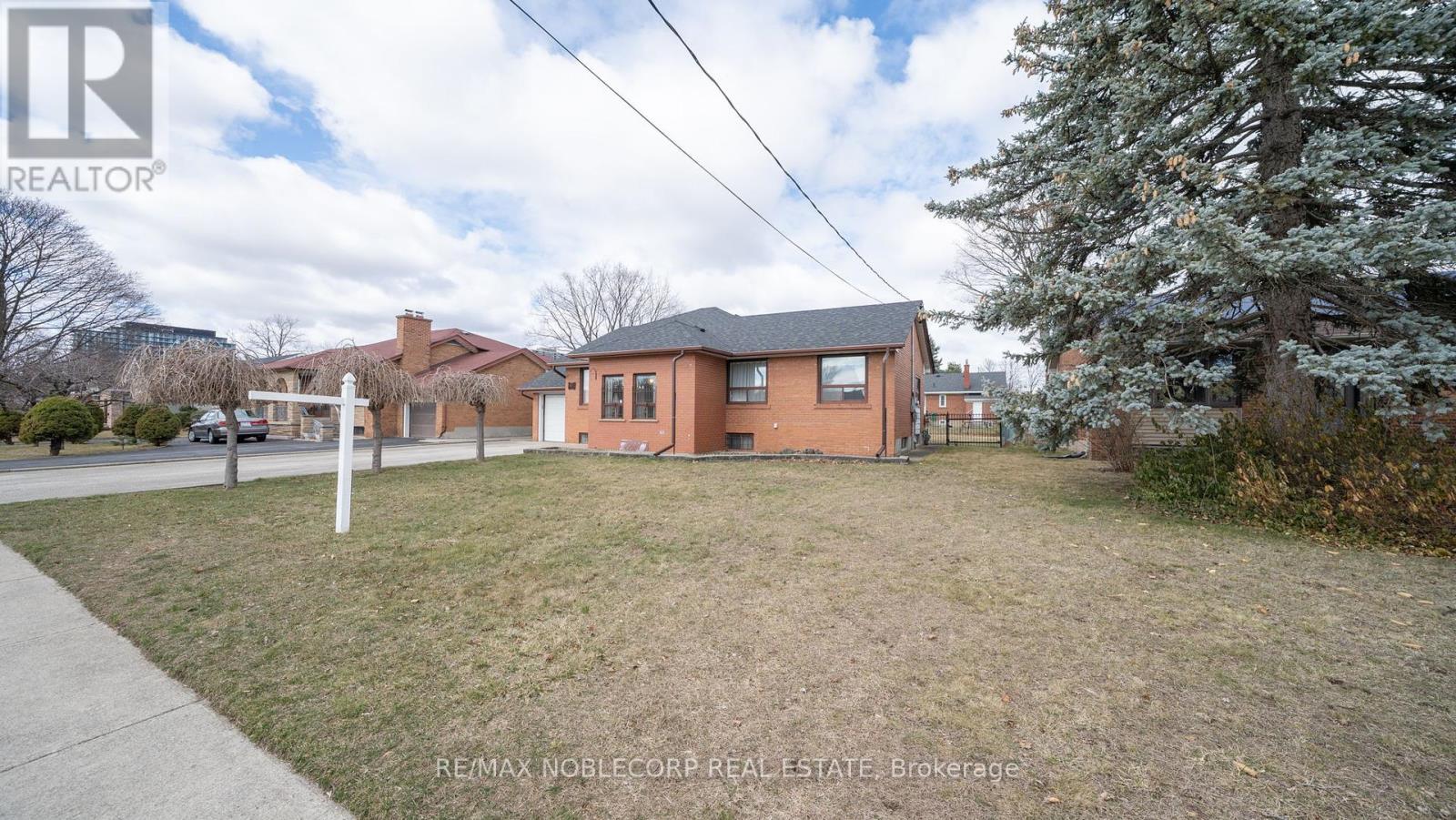253 Mcgill Street N, Mississauga (Cooksville), Ontario  L5A 1V3 - Photo 3 - W12188402
