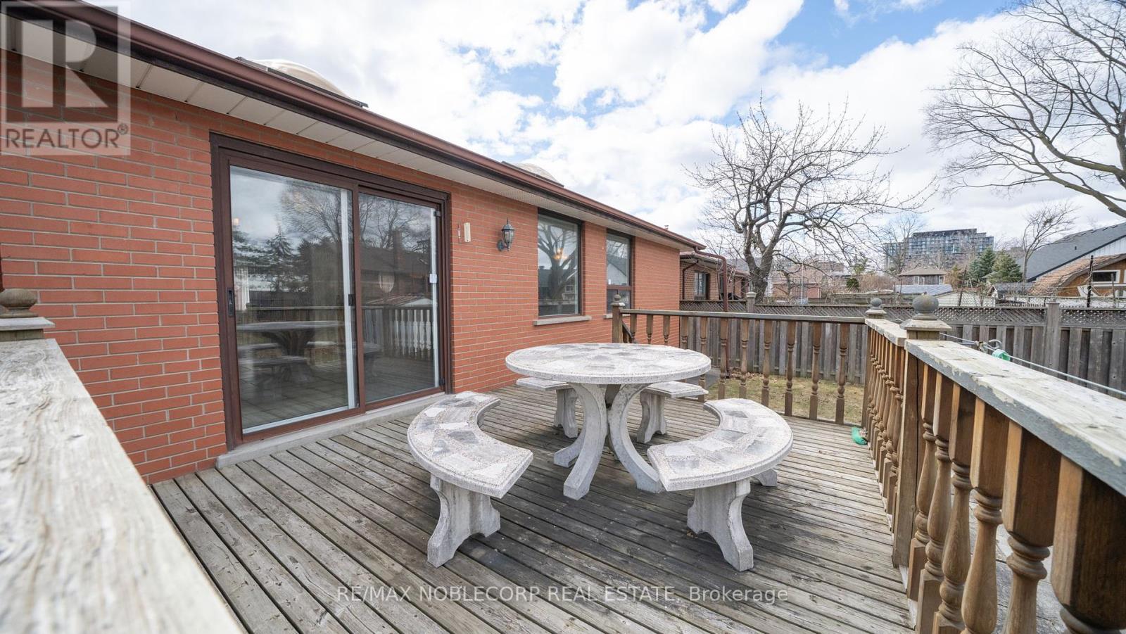 253 Mcgill Street N, Mississauga, Ontario  L5A 1V3 - Photo 30 - W12188402