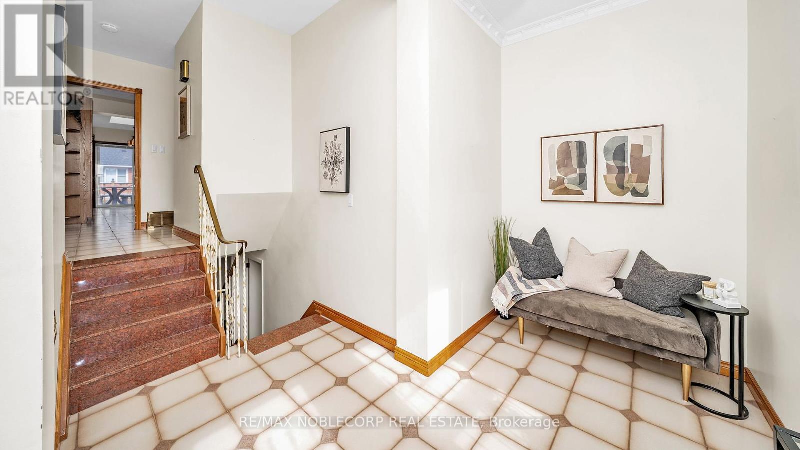 253 Mcgill Street N, Mississauga (Cooksville), Ontario  L5A 1V3 - Photo 6 - W12188402