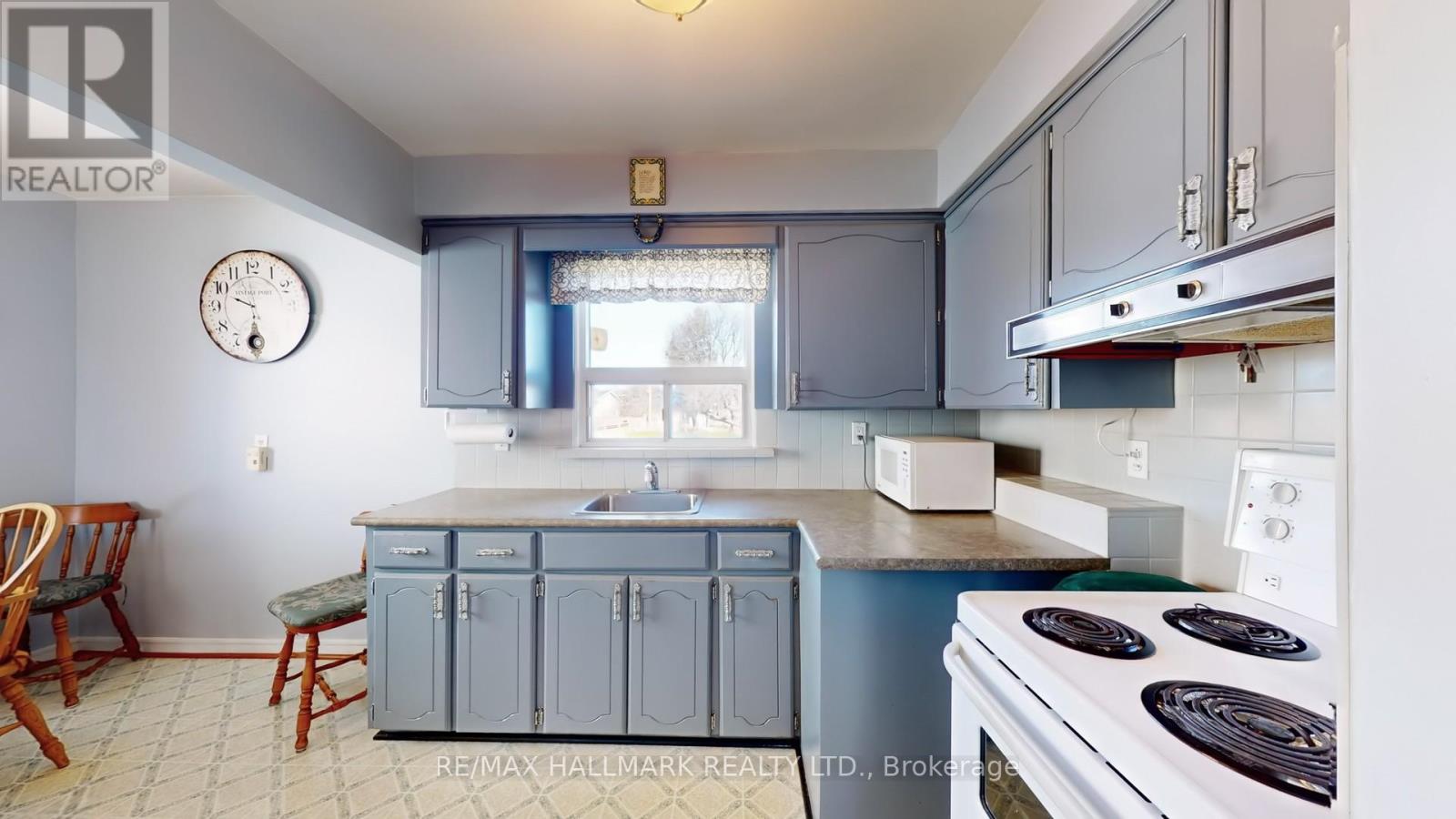 108 Plewes Road, Toronto (Downsview-Roding-Cfb), Ontario  M3K 1K9 - Photo 8 - W12188416