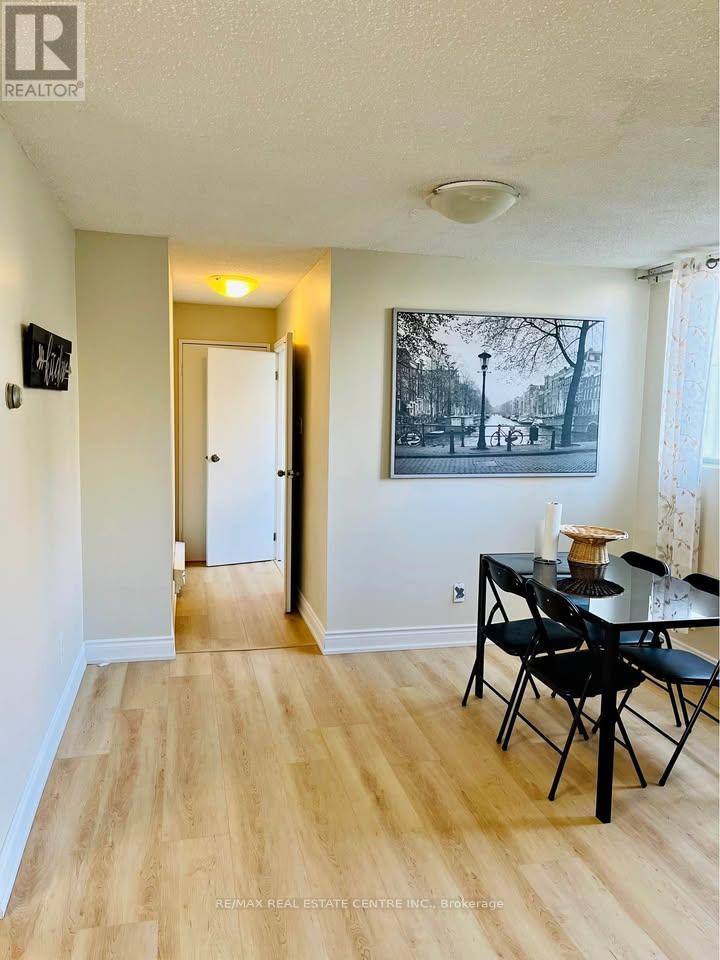 501 - 3700 Kaneff Crescent, Mississauga (Mississauga Valleys), Ontario  L5A 4B8 - Photo 2 - W12188422