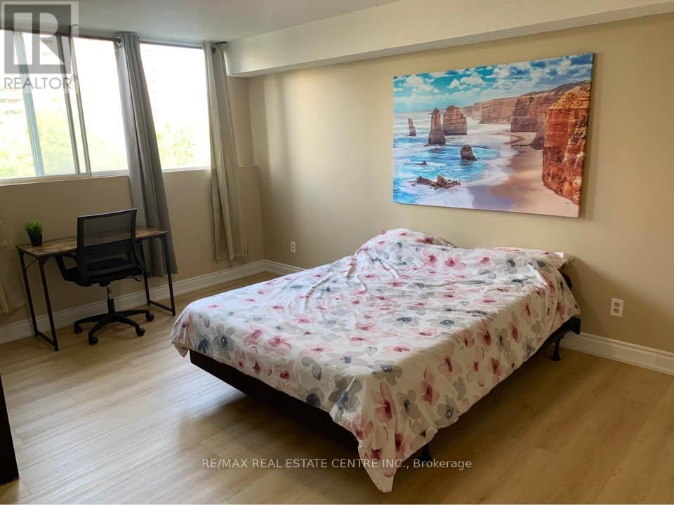 501 - 3700 Kaneff Crescent, Mississauga (Mississauga Valleys), Ontario  L5A 4B8 - Photo 6 - W12188422