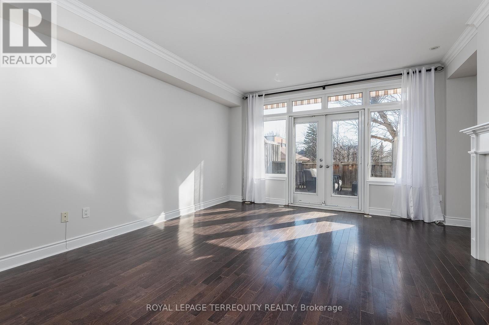 37 Shires Lane, Toronto, Ontario  M8Z 6C9 - Photo 10 - W12188439