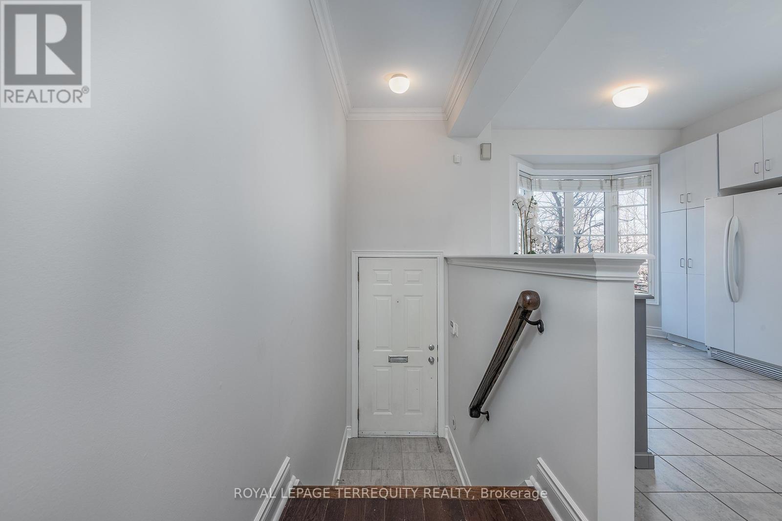 37 Shires Lane, Toronto, Ontario  M8Z 6C9 - Photo 2 - W12188439