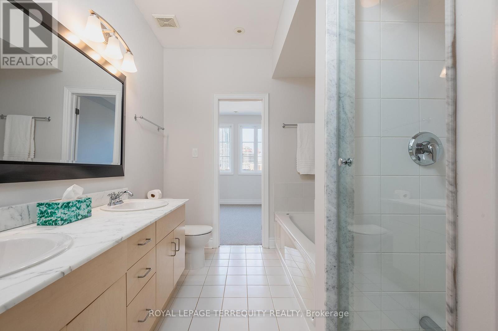 37 Shires Lane, Toronto, Ontario  M8Z 6C9 - Photo 20 - W12188439