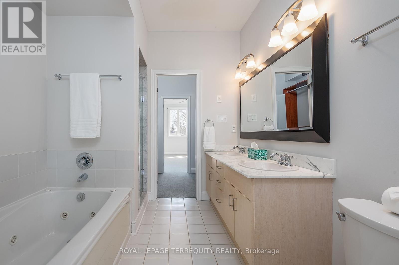 37 Shires Lane, Toronto, Ontario  M8Z 6C9 - Photo 21 - W12188439