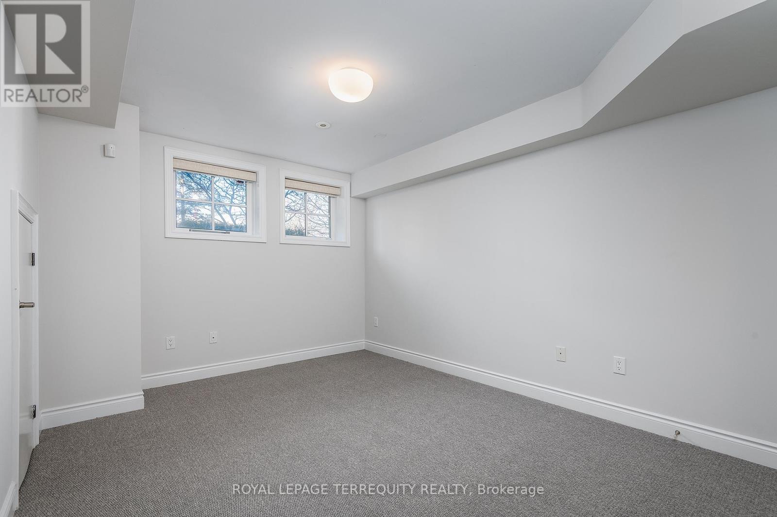 37 Shires Lane, Toronto, Ontario  M8Z 6C9 - Photo 33 - W12188439