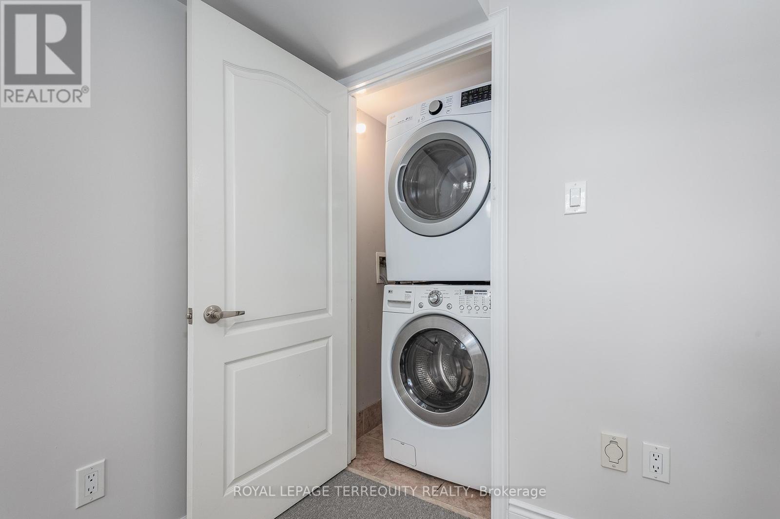 37 Shires Lane, Toronto, Ontario  M8Z 6C9 - Photo 37 - W12188439