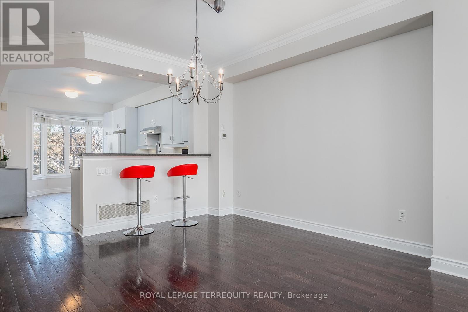 37 Shires Lane, Toronto, Ontario  M8Z 6C9 - Photo 8 - W12188439