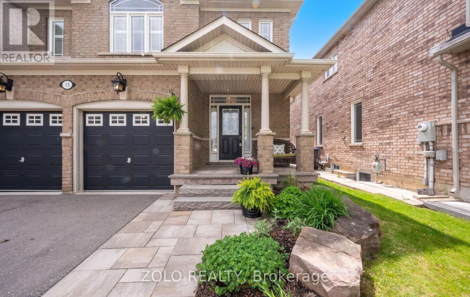 13 Putnam Drive, Brampton, Ontario  L7A 3S4 - Photo 2 - W12188475