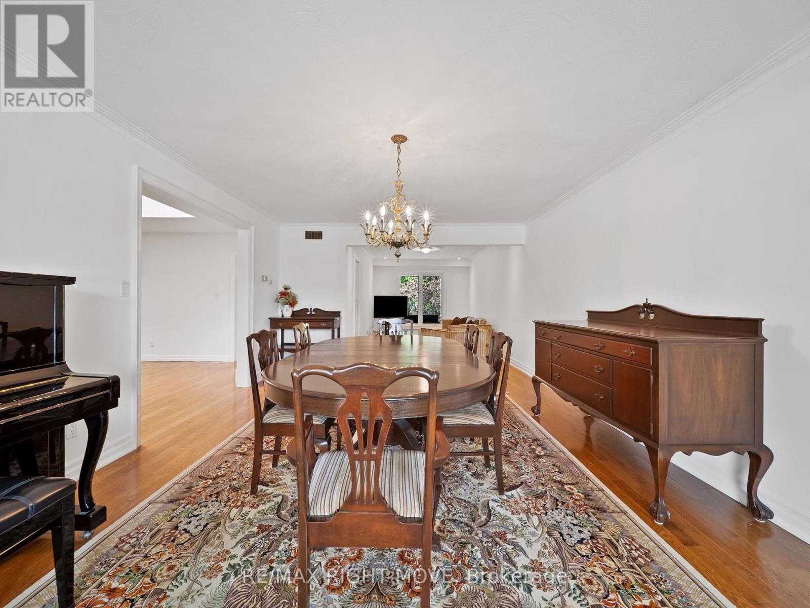 22 Ladyshot Crescent, Toronto, Ontario  M3J 1X2 - Photo 8 - W12188529