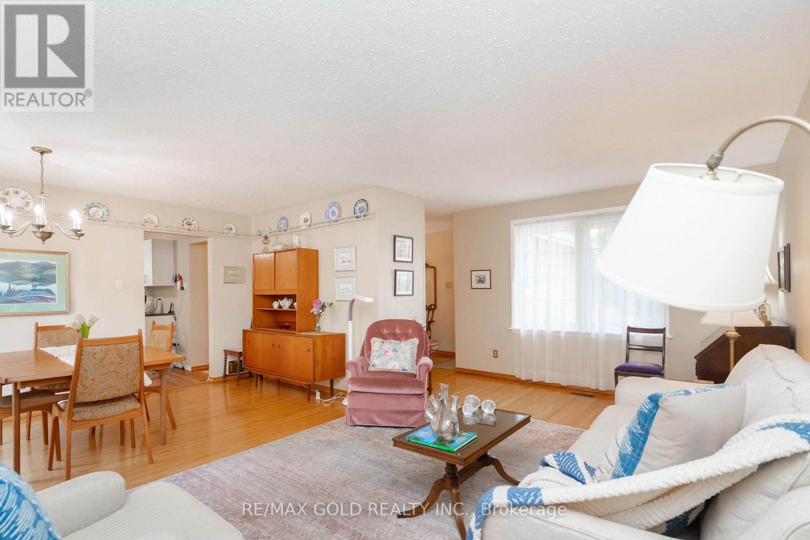 226 Avondale Boulevard, Brampton, Ontario  L6T 1J4 - Photo 8 - W12188539