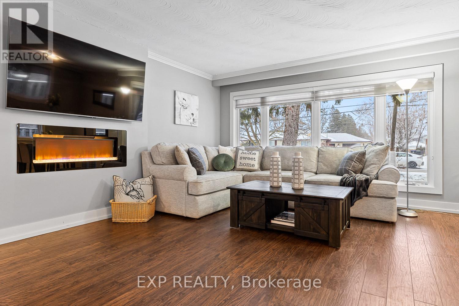206 Church Street, Bradford West Gwillimbury, Ontario  L3Z 1R2 - Photo 3 - N12128029