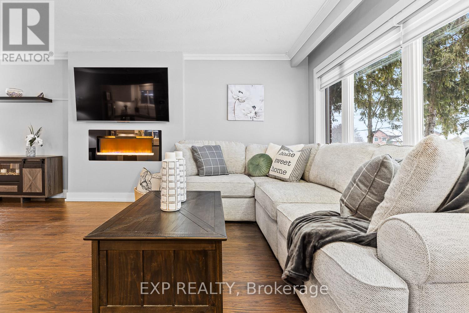 206 Church Street, Bradford West Gwillimbury, Ontario  L3Z 1R2 - Photo 4 - N12128029