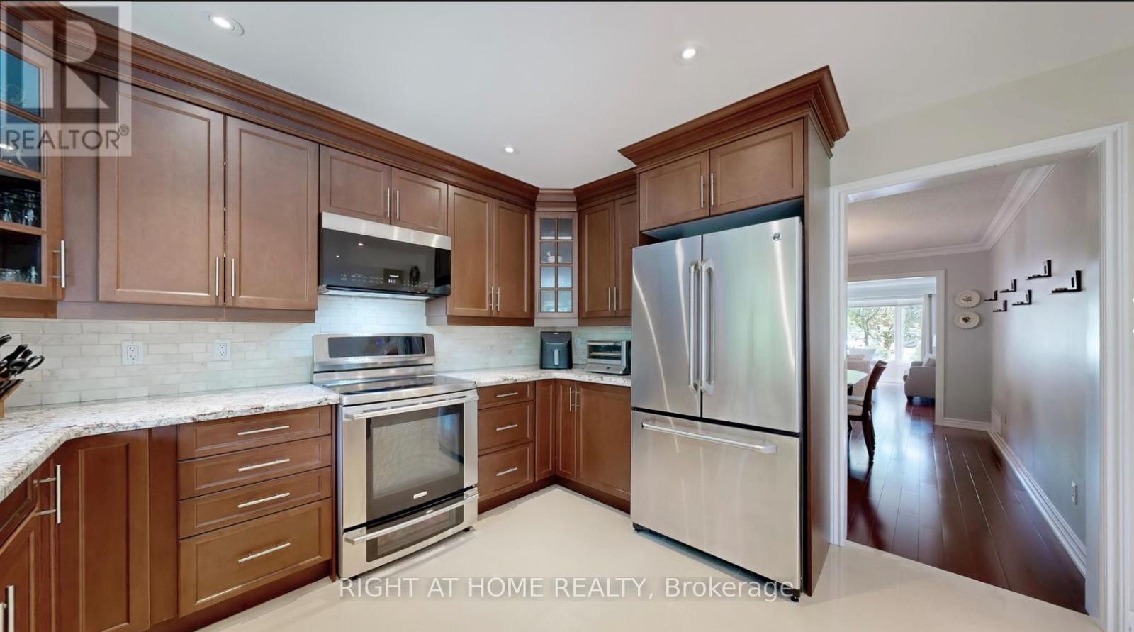 40 Castleridge Drive, Richmond Hill, Ontario  L4B 1P8 - Photo 10 - N12187995