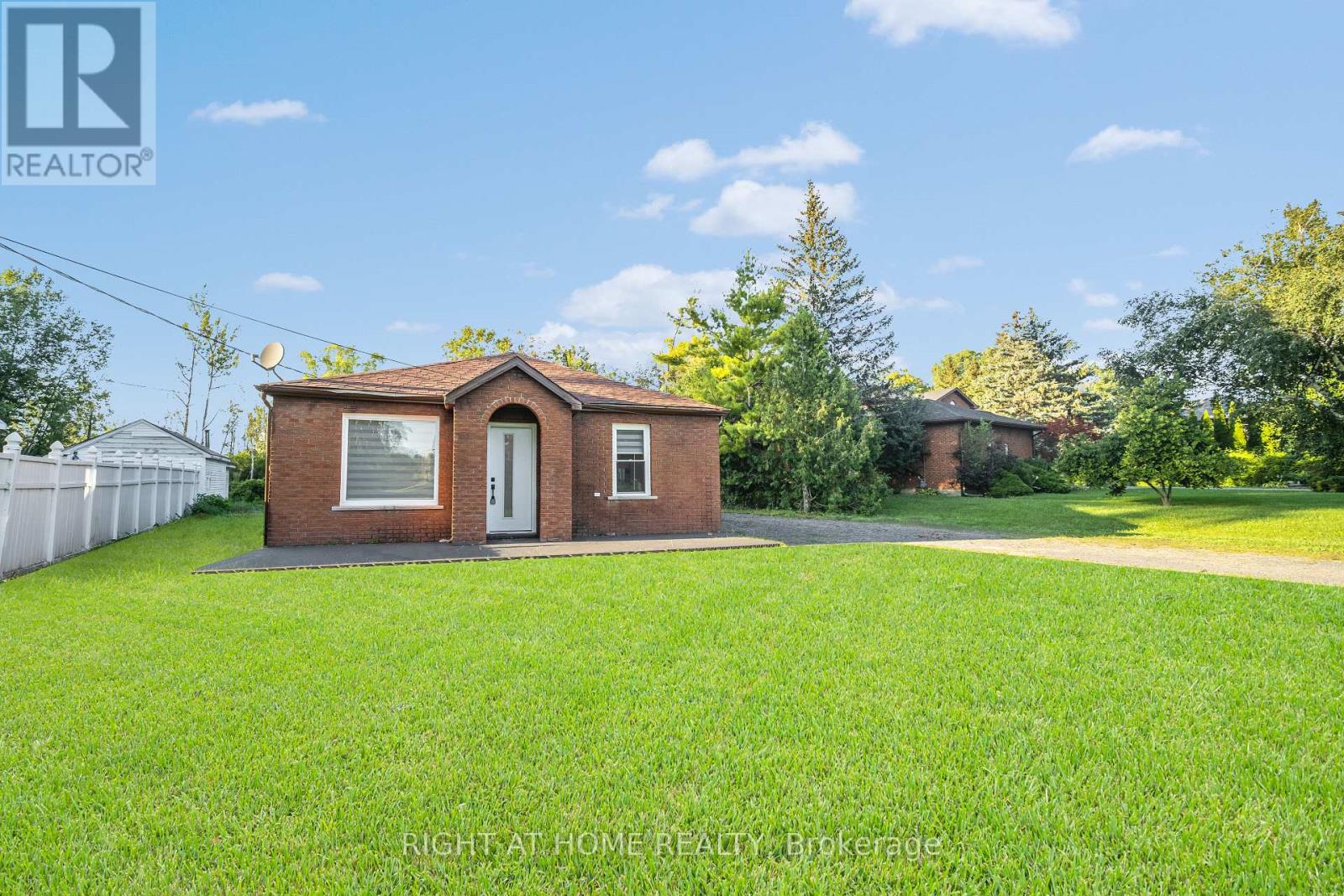 Property at 364 BRIDGE STREET W image 2