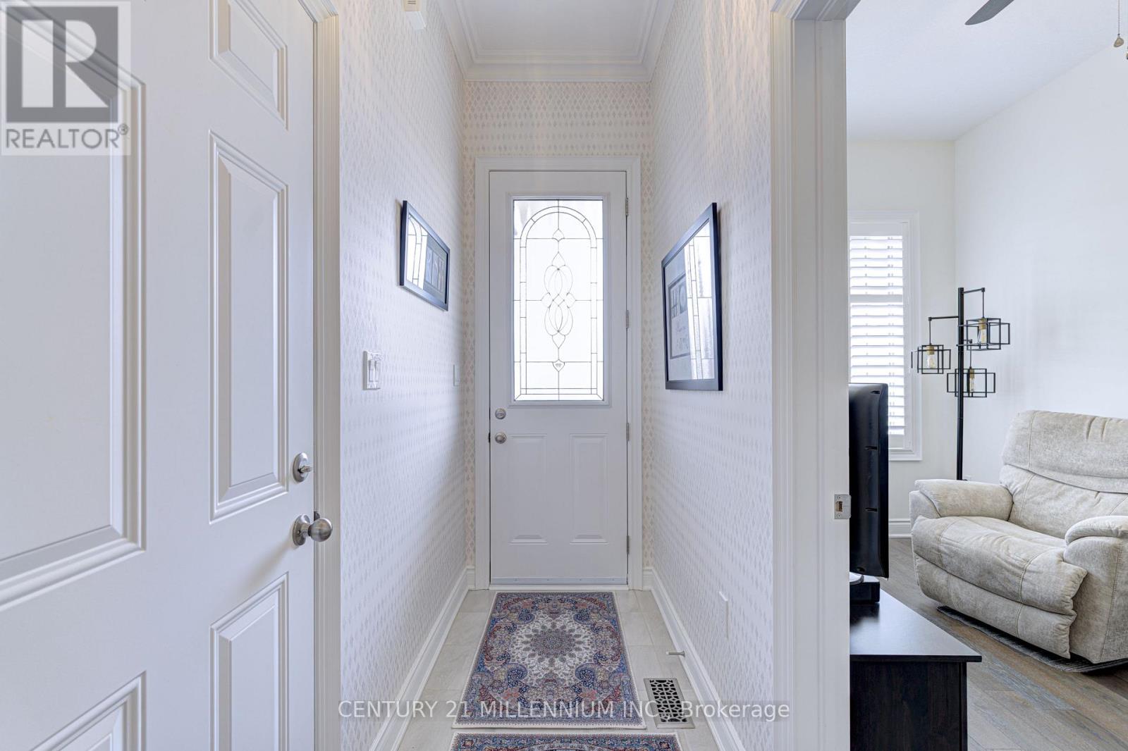 29 Seaton Crescent, Tillsonburg, Ontario  N4G 0J8 - Photo 4 - X12178823