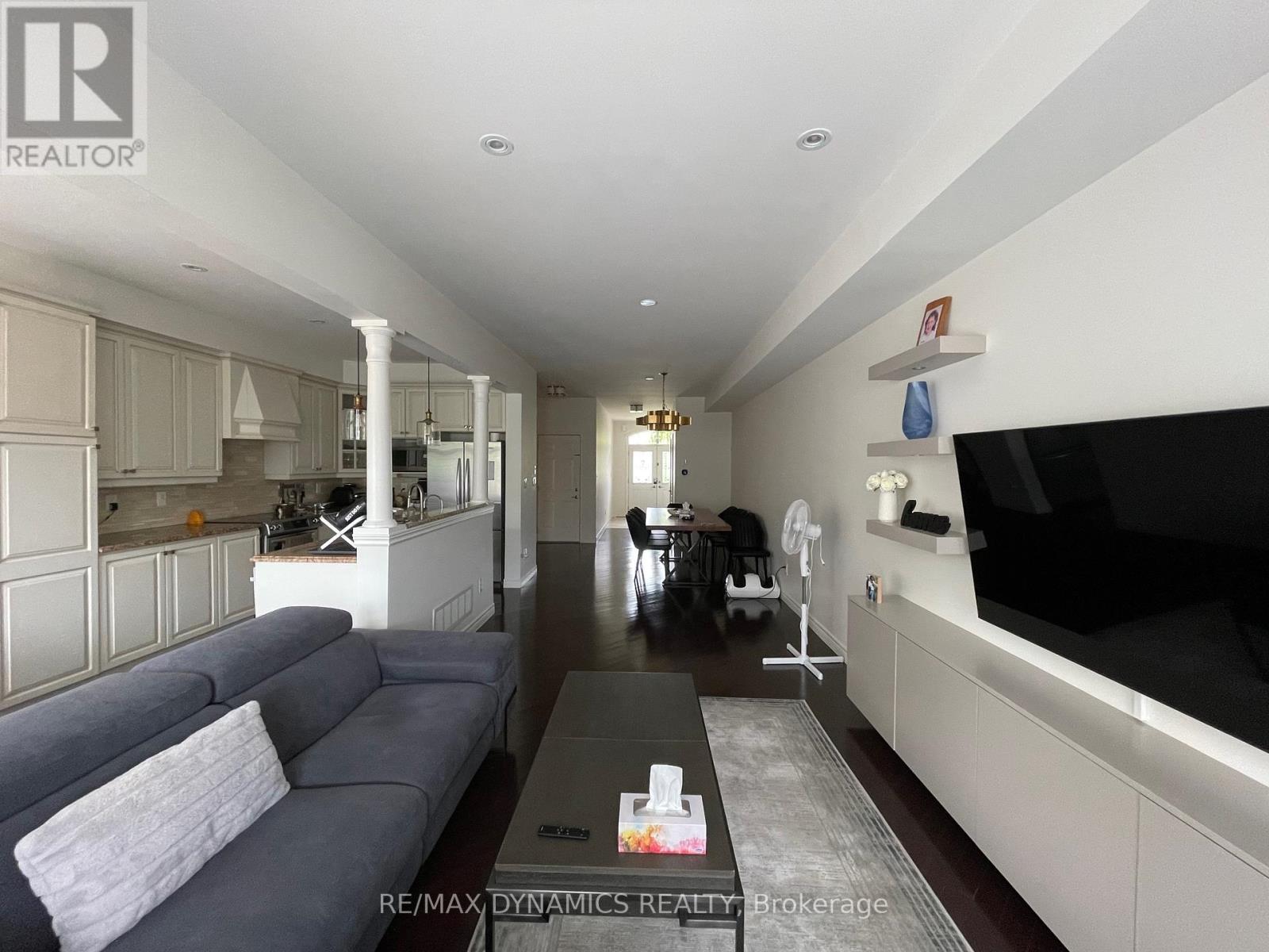 59 Millhouse Court, Vaughan (Patterson), Ontario  L6A 4J4 - Photo 2 - N12187639