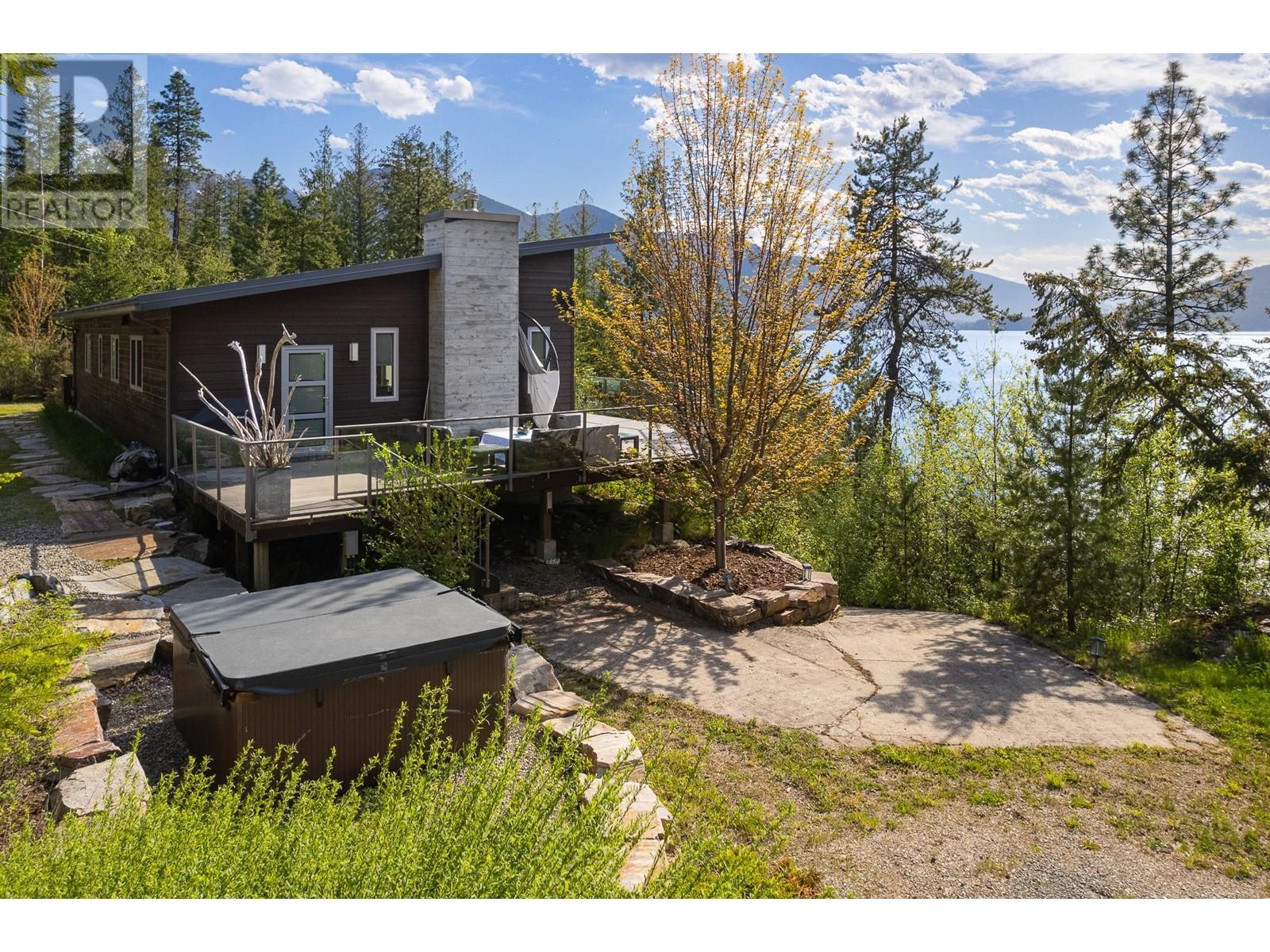 17246 Pilot Bay Road, Crawford Bay, British Columbia  V0B 1X0 - Photo 2 - 10350161
