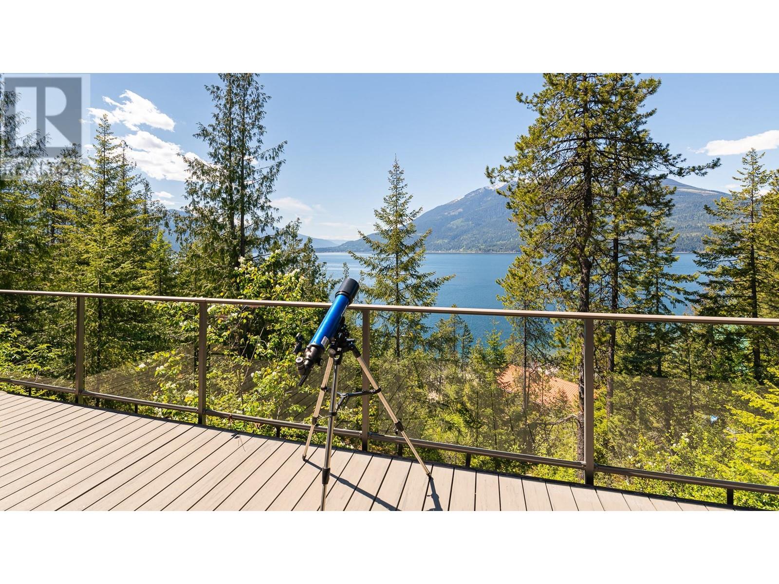 17246 PILOT BAY Road, Crawford Bay, BC V0B1X0
