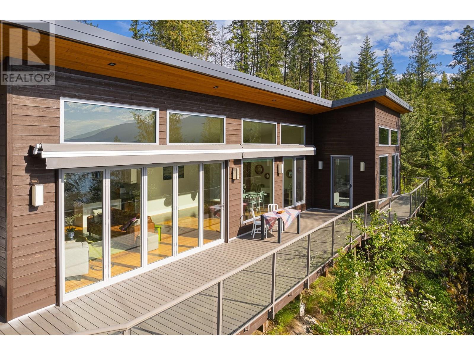 17246 Pilot Bay Road, Crawford Bay, British Columbia  V0B 1X0 - Photo 3 - 10350161