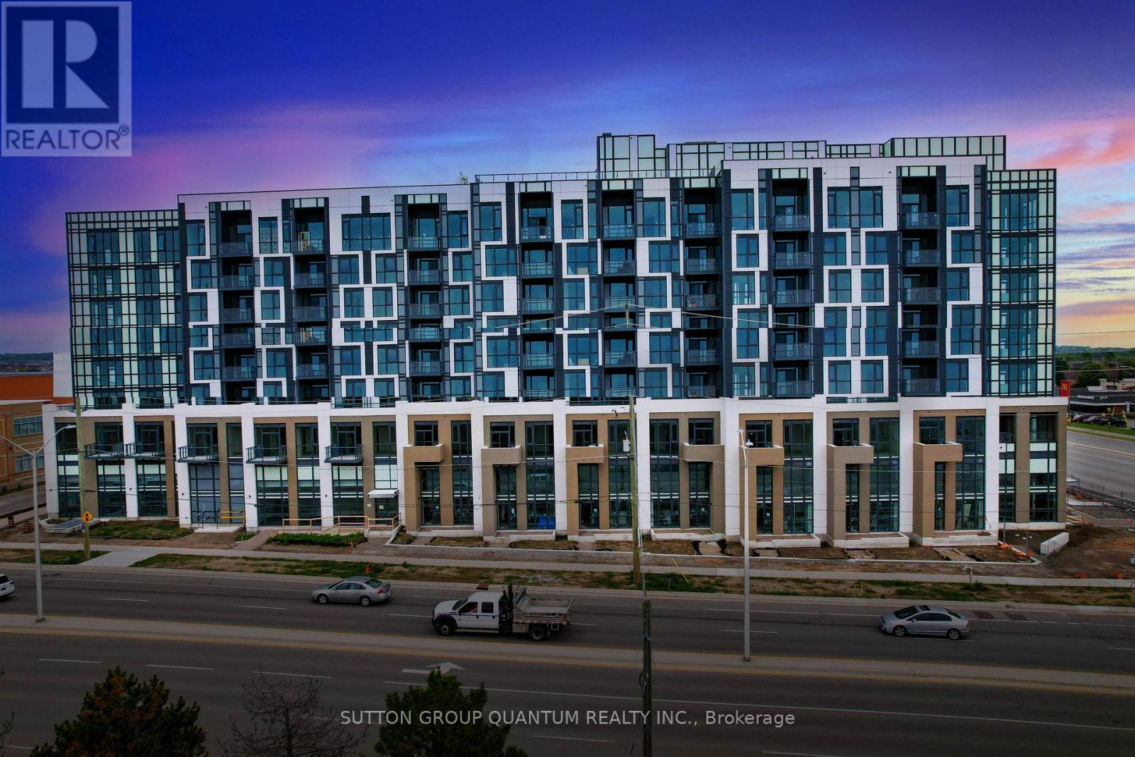714 - 509 Dundas Street W, Oakville, Ontario  L6M 4M2 - Photo 1 - W12184960
