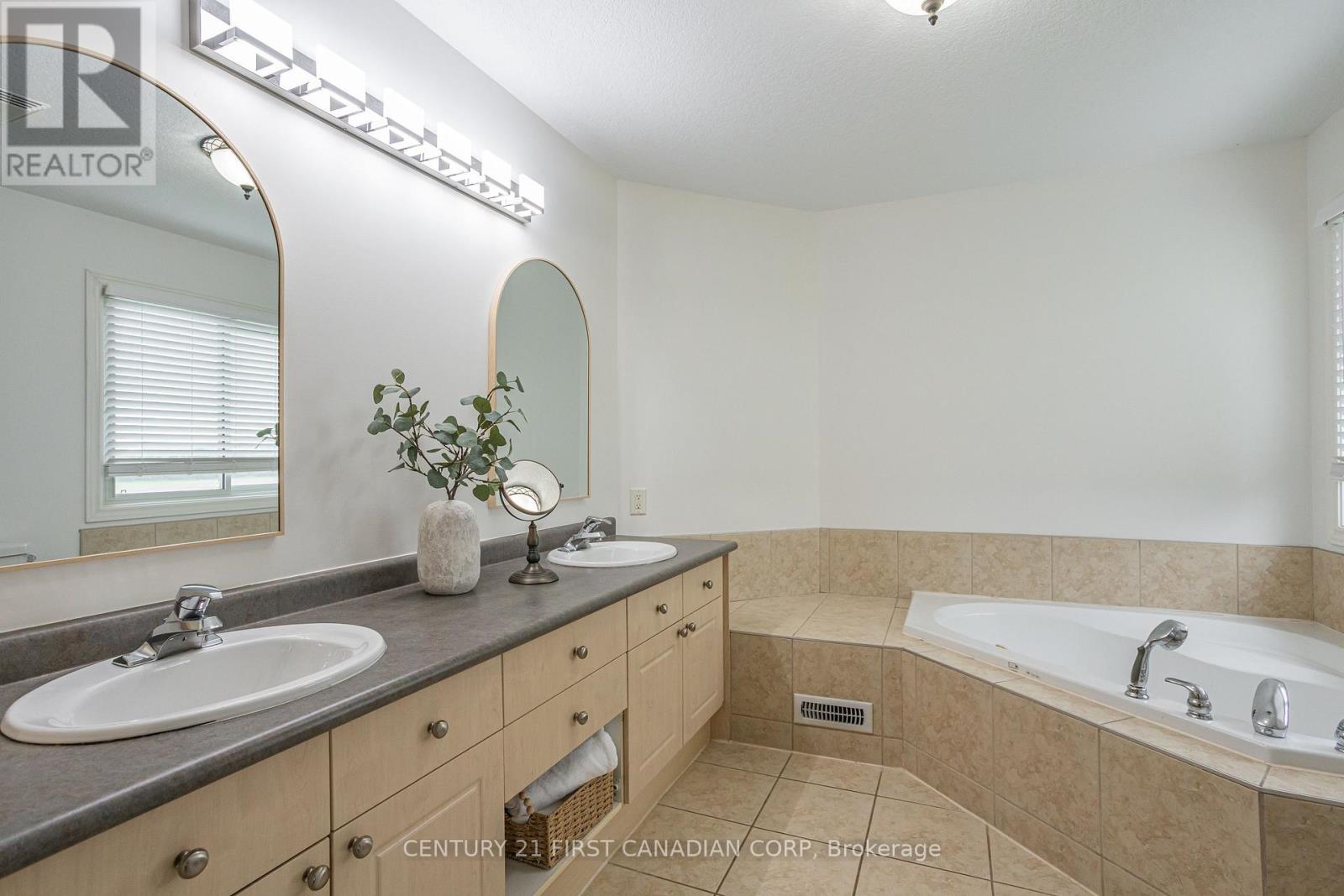 23887 Denfield Road, Middlesex Centre, Ontario  N0M 1P0 - Photo 27 - X12188750
