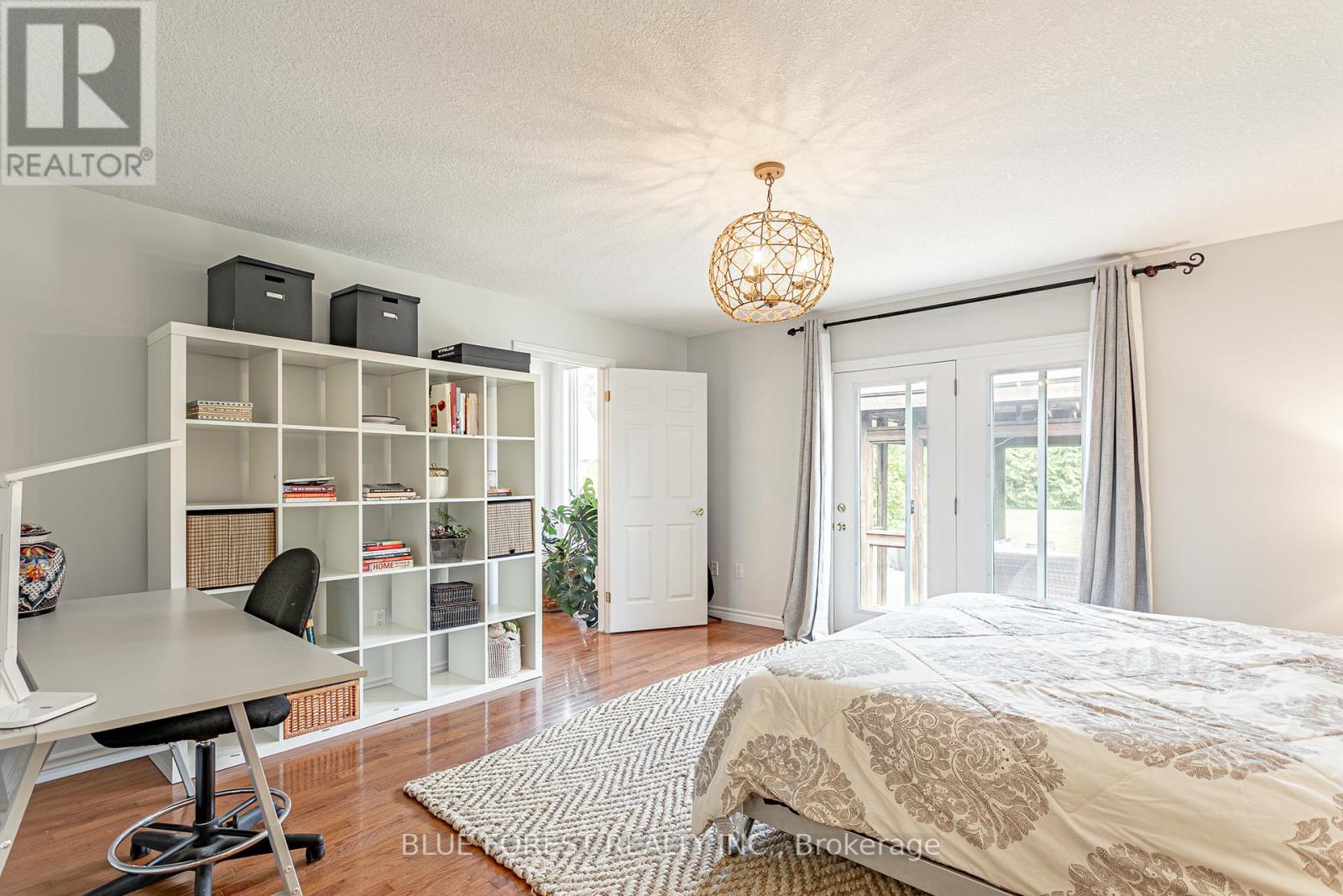 48 Hillview Drive, Thames Centre, Ontario  N0L 1V0 - Photo 18 - X12188825