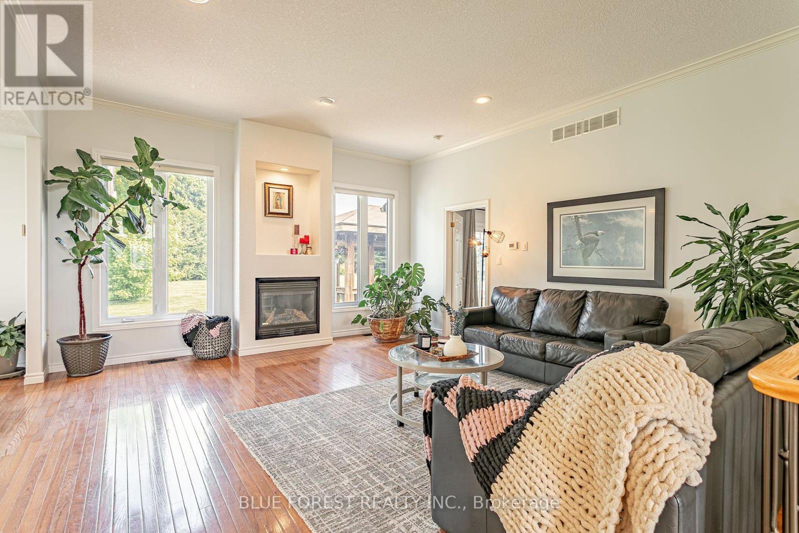 48 Hillview Drive, Thames Centre, Ontario  N0L 1V0 - Photo 7 - X12188825