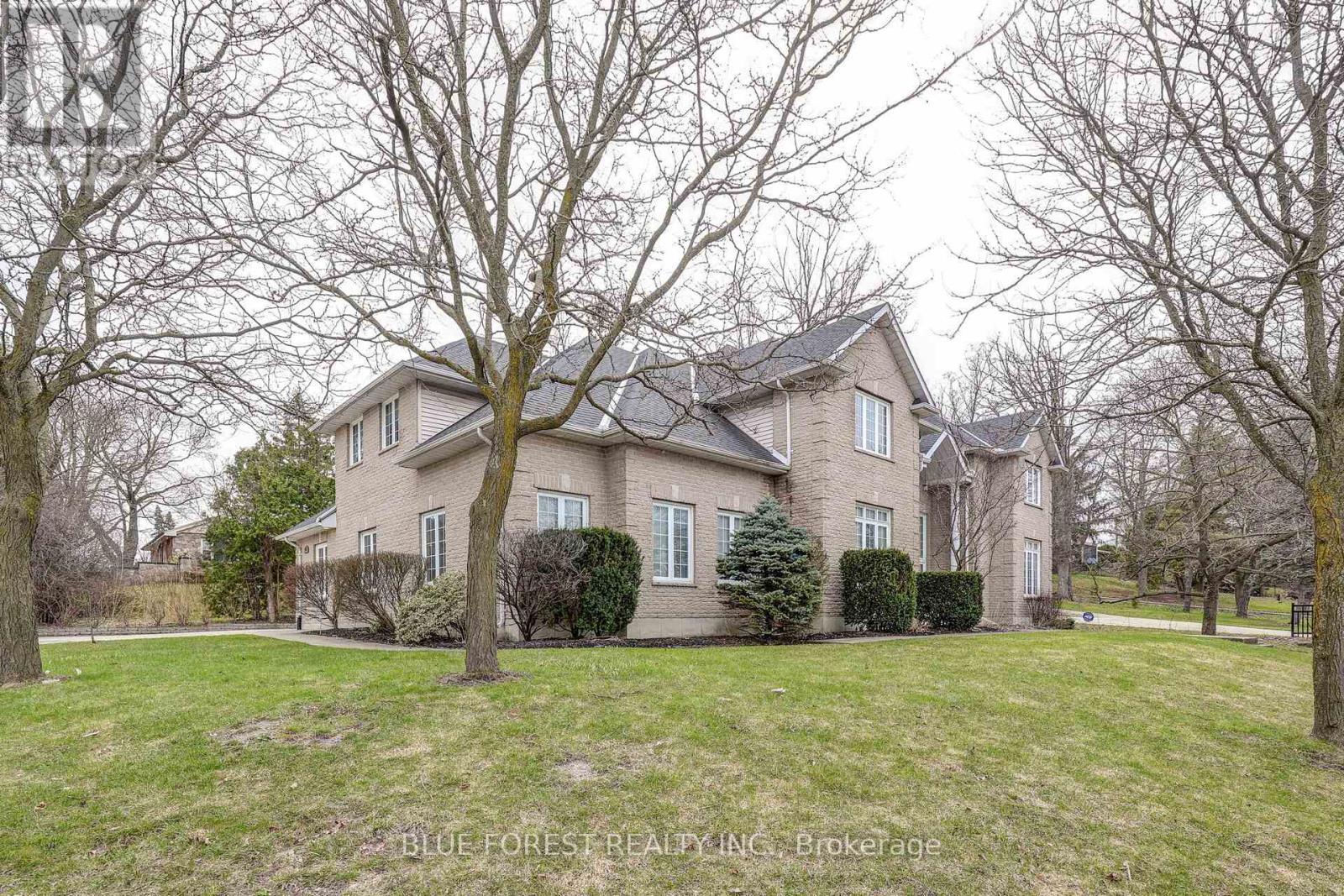 475 Upper Queen Street, London South (South P), Ontario  N6C 3T8 - Photo 3 - X12188855