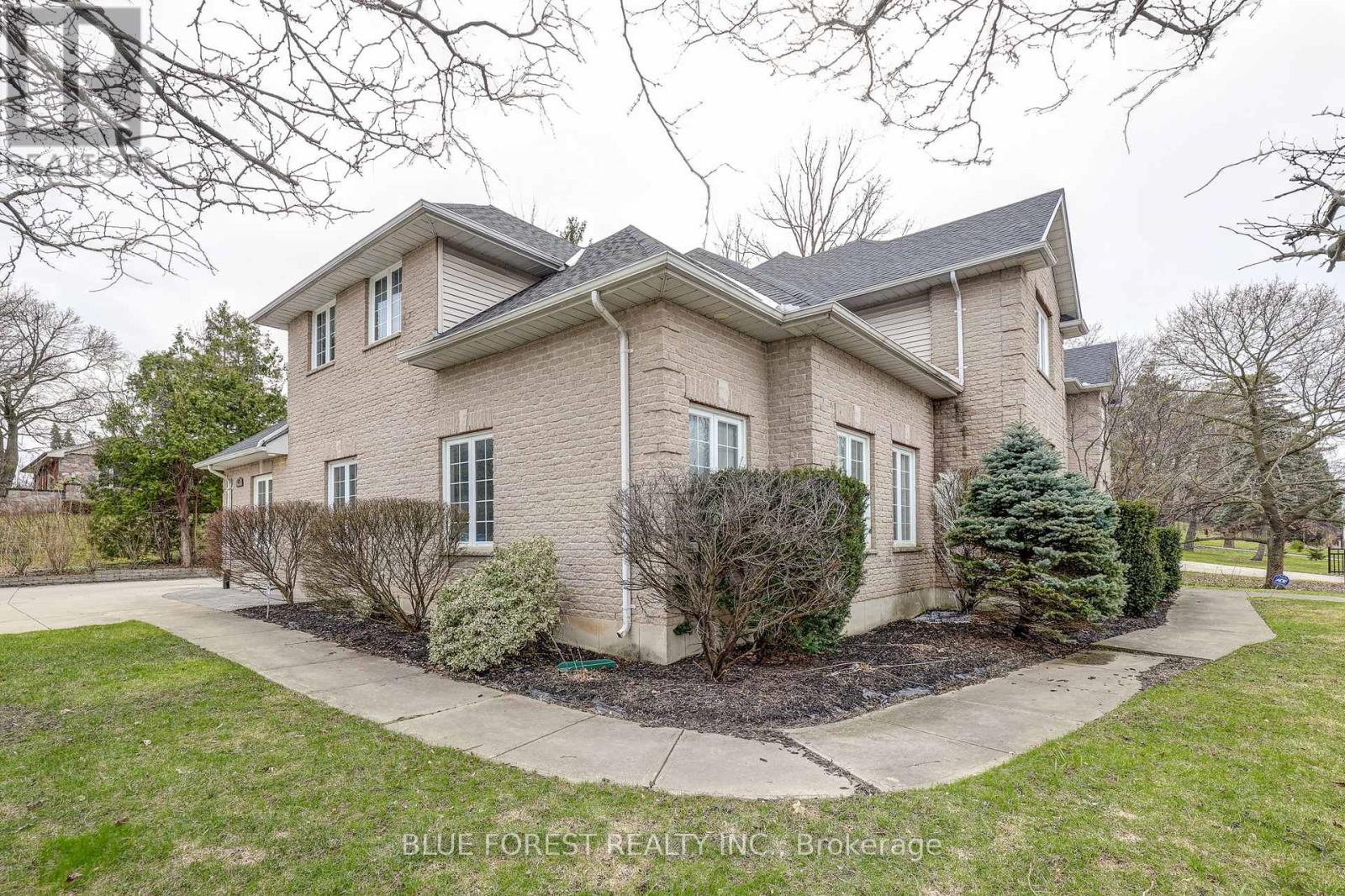 475 Upper Queen Street, London South, Ontario  N6C 3T8 - Photo 4 - X12188855