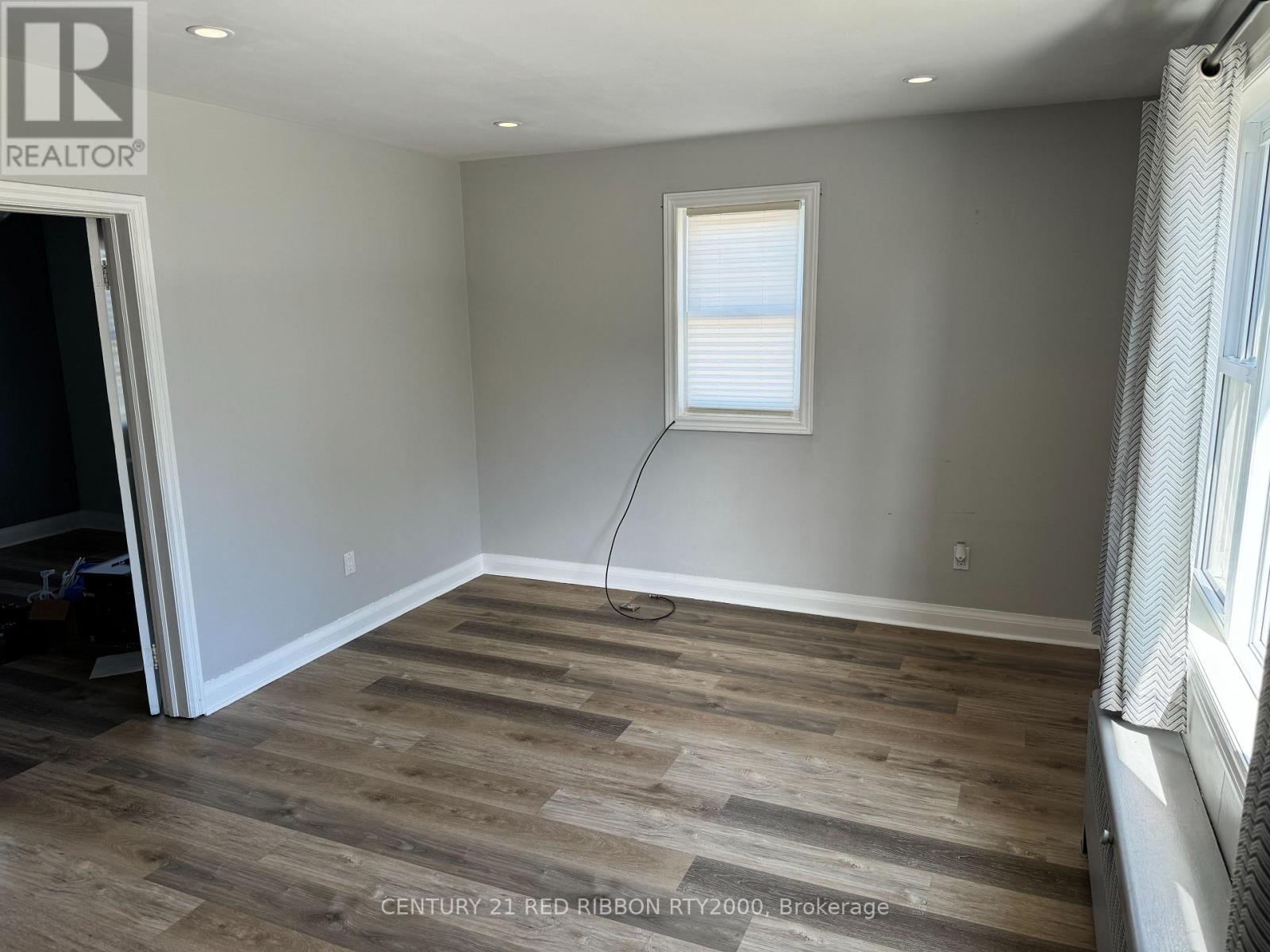 3-5 Centre Street W, Strathroy-Caradoc (Nw), Ontario  N7G 1T5 - Photo 10 - X12188875