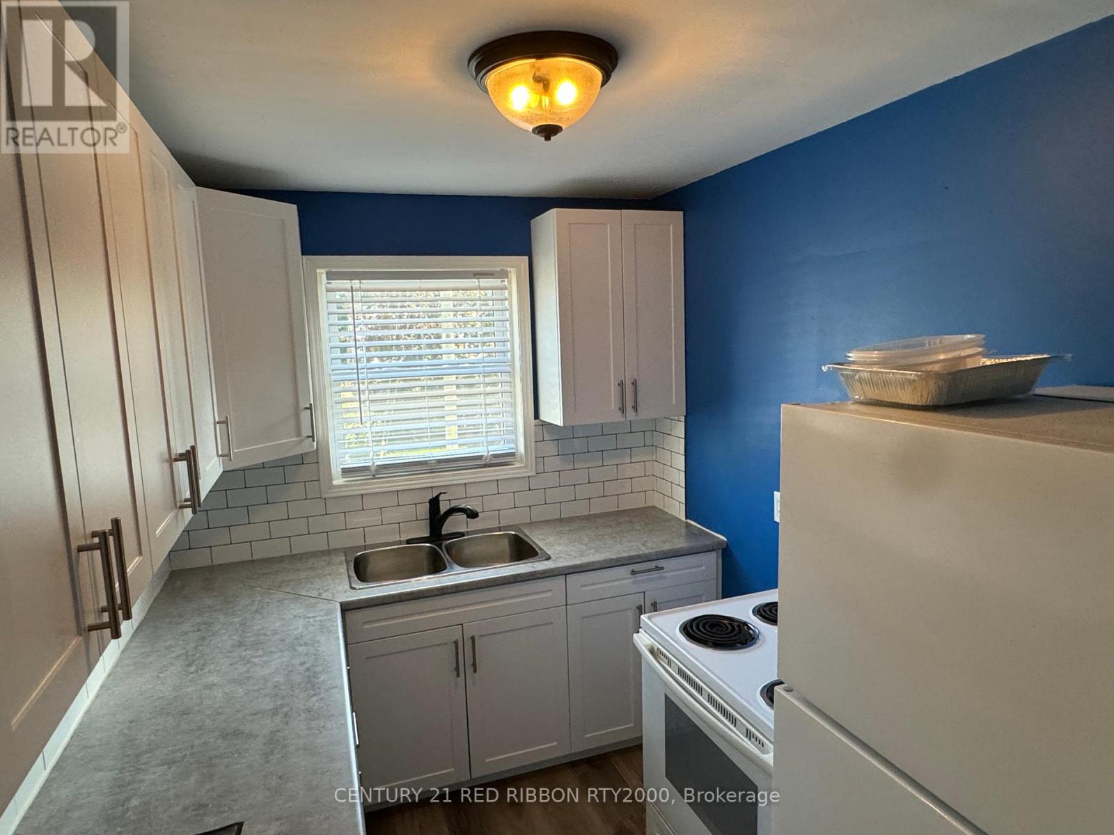 3-5 Centre Street W, Strathroy-Caradoc, Ontario  N7G 1T5 - Photo 17 - X12188875