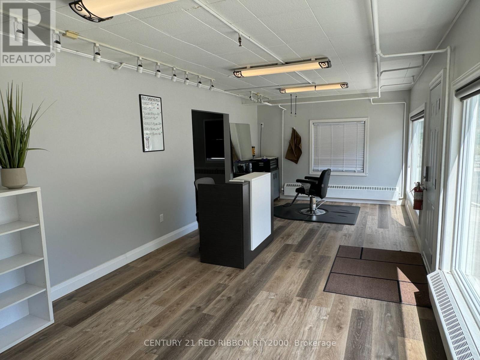 3-5 Centre Street W, Strathroy-Caradoc, Ontario  N7G 1T5 - Photo 2 - X12188875