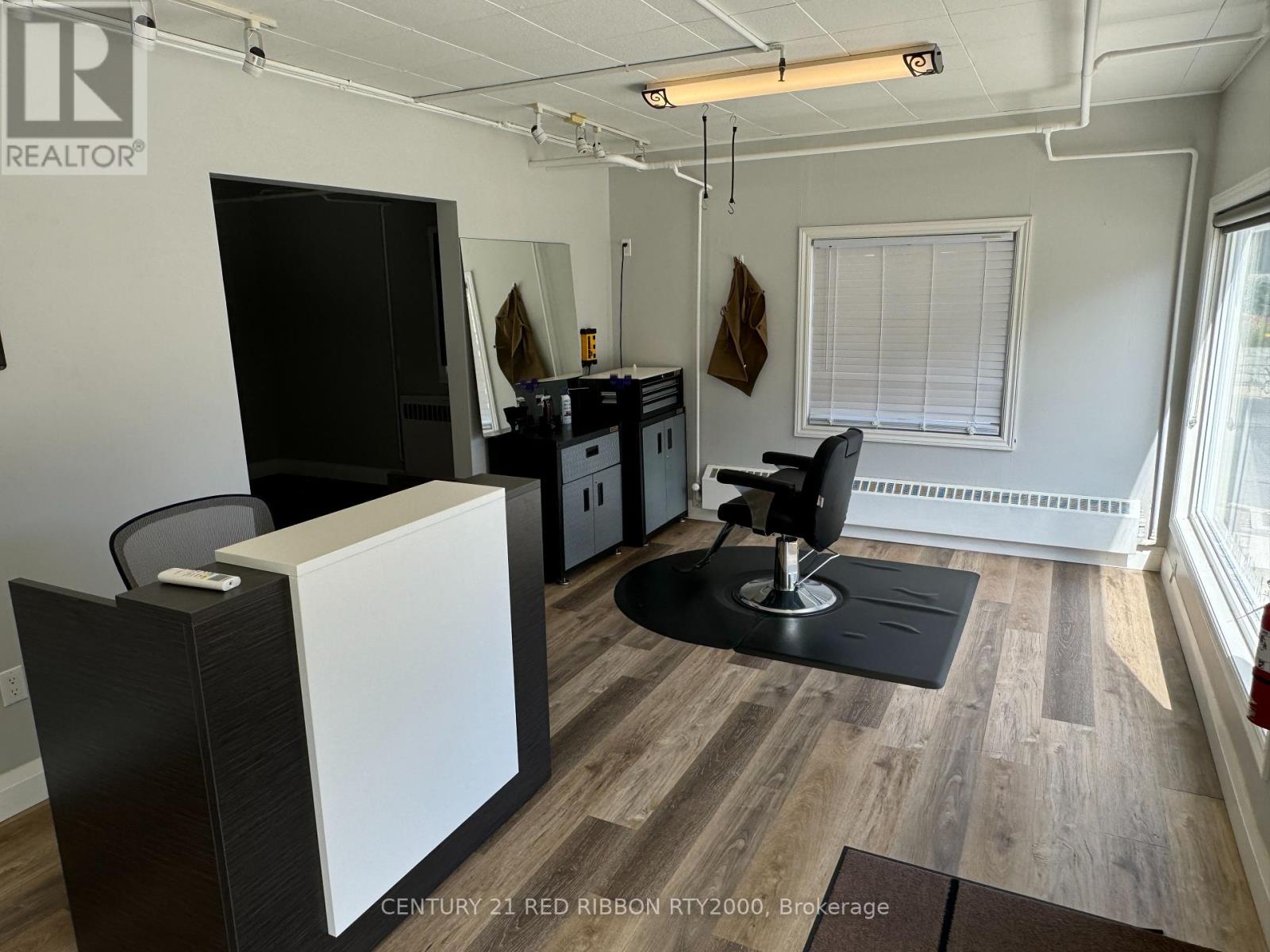 3-5 Centre Street W, Strathroy-Caradoc, Ontario  N7G 1T5 - Photo 3 - X12188875