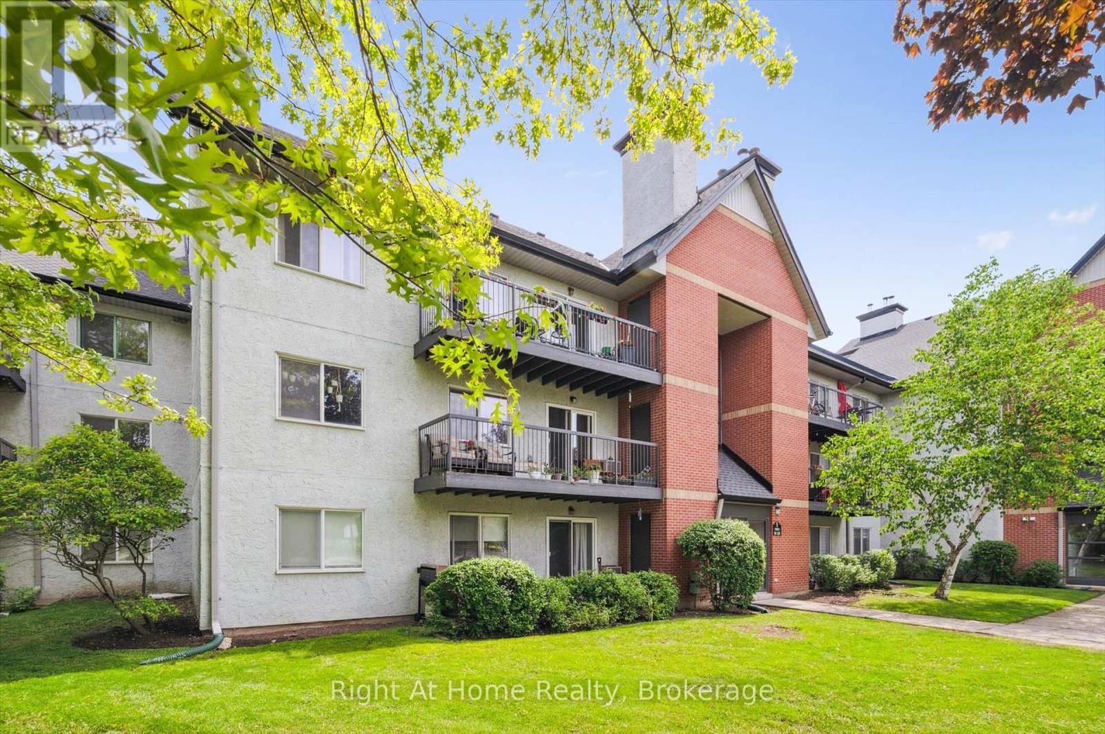 534 - 1450 Glen Abbey Gate, Oakville (Ga Glen Abbey), Ontario  L6M 2V7 - Photo 2 - W12188815