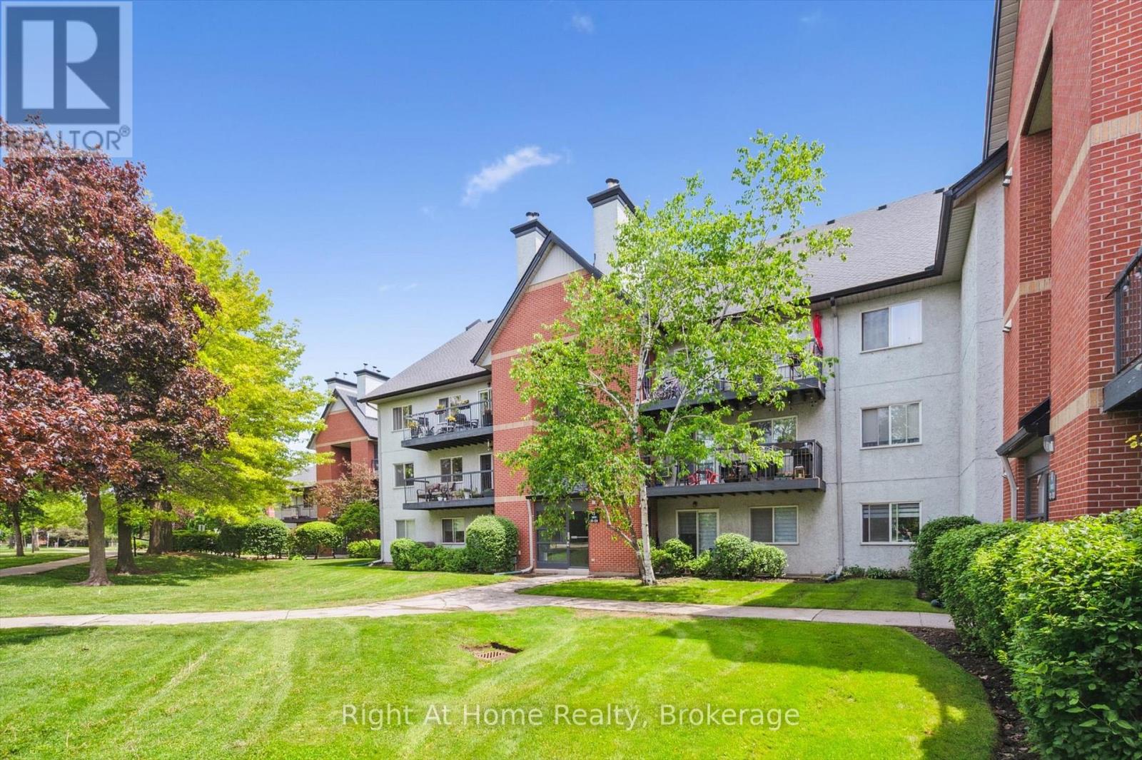 534 - 1450 Glen Abbey Gate, Oakville (Ga Glen Abbey), Ontario  L6M 2V7 - Photo 3 - W12188815