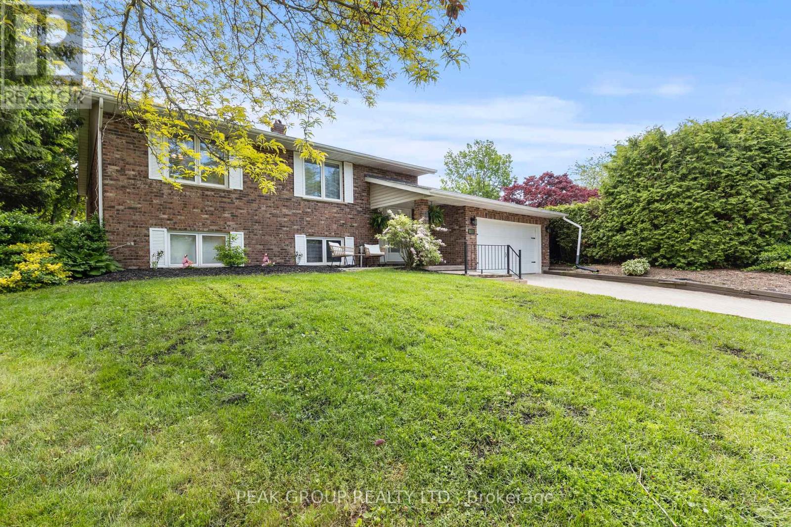13 Kathy Court, Pelham, Ontario  L0S 1E0 - Photo 2 - X12188714