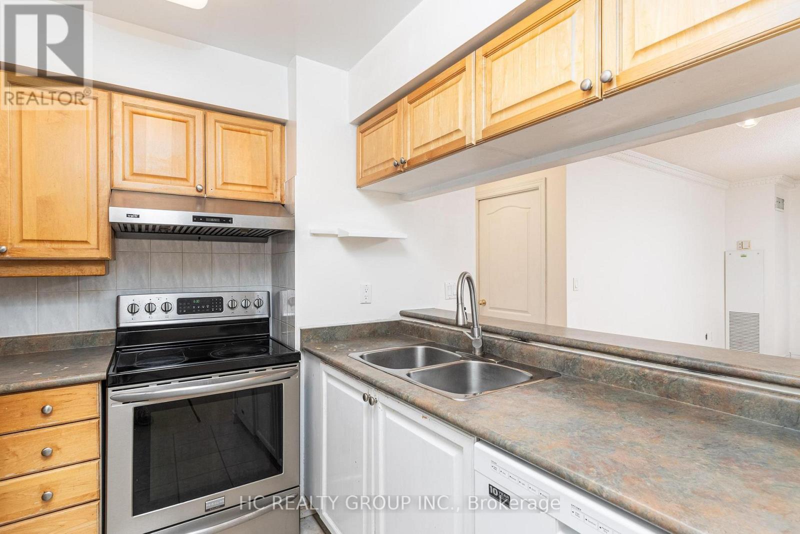 1008 - 18 Sommerset Way, Toronto (Willowdale East), Ontario  M2N 6X5 - Photo 8 - C12188602