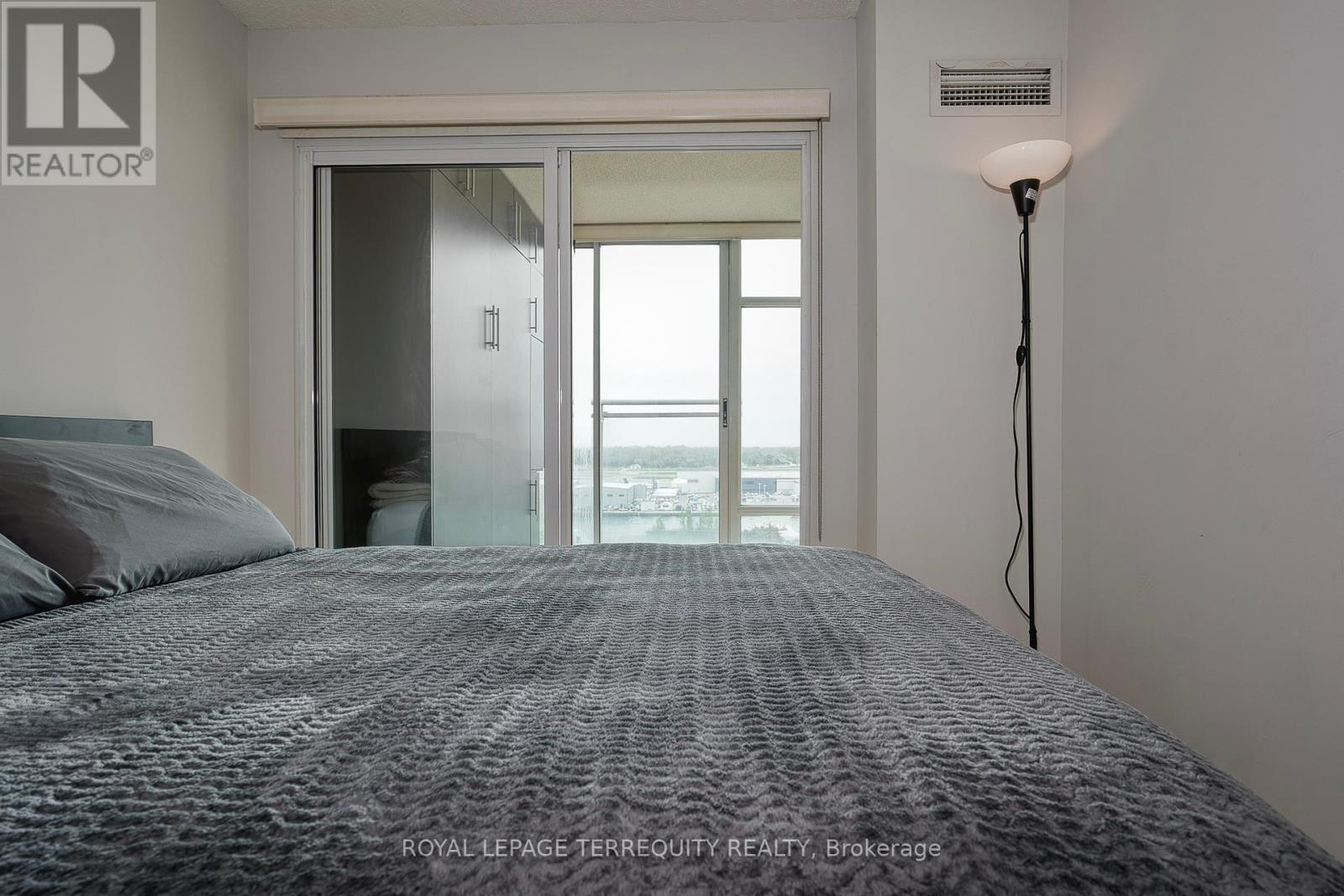 1709 - 650 Queens Quay W, Toronto (Niagara), Ontario  M5V 3N2 - Photo 14 - C12188612