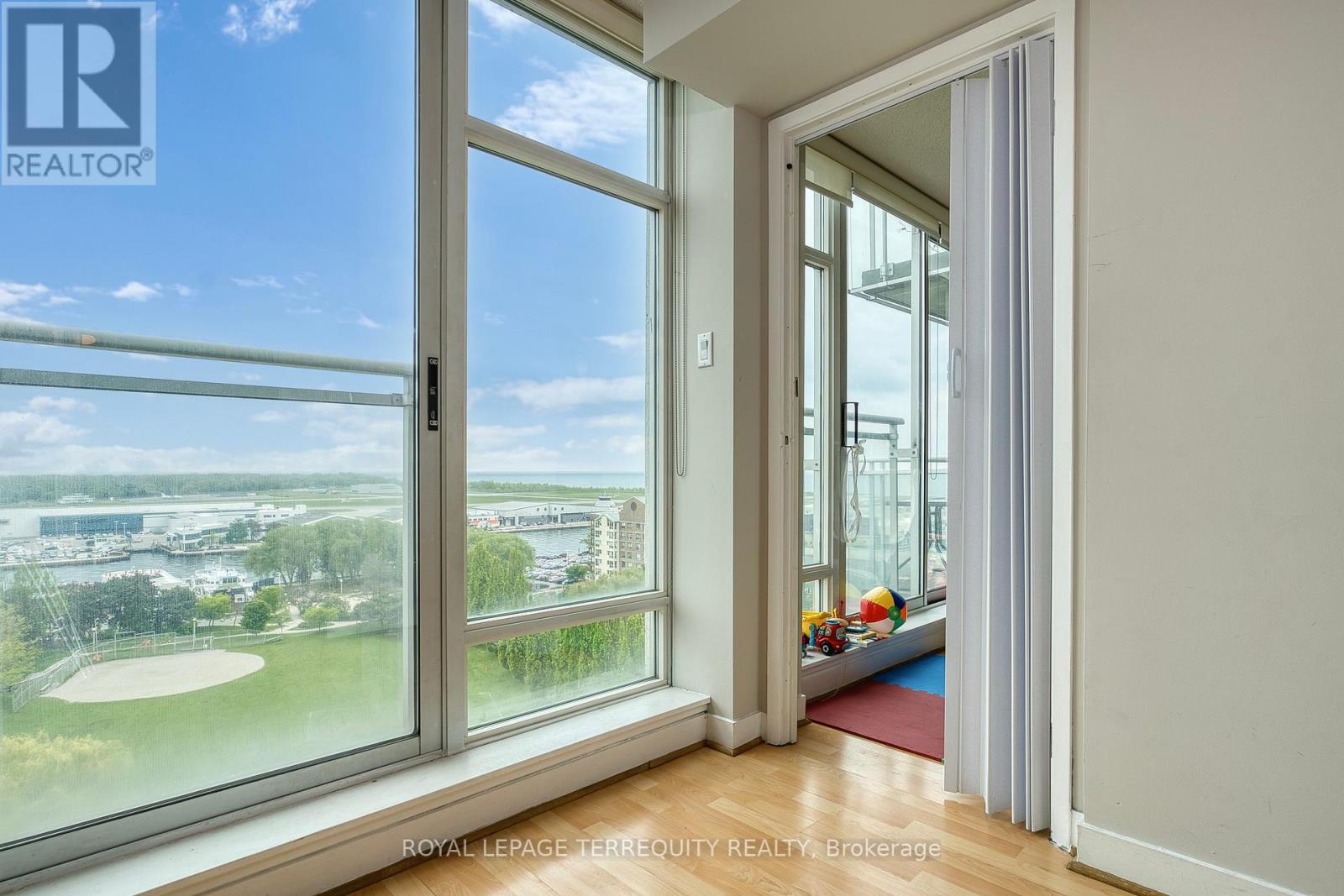 1709 - 650 Queens Quay W, Toronto (Niagara), Ontario  M5V 3N2 - Photo 21 - C12188612
