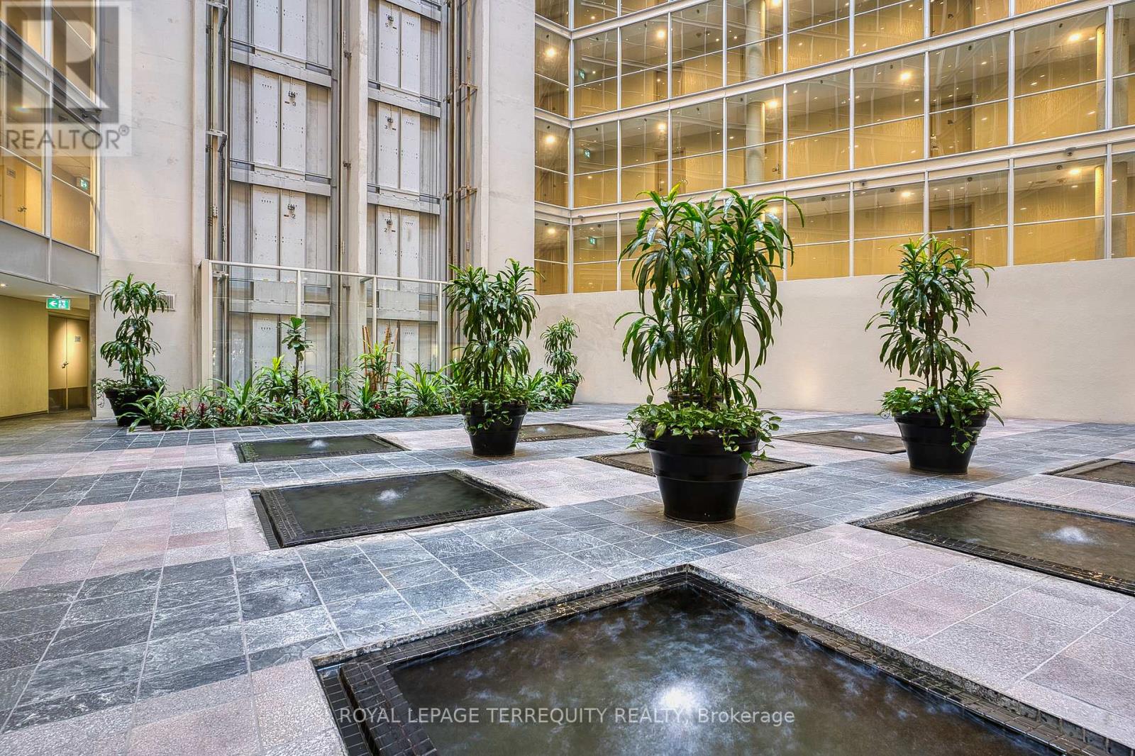 1709 - 650 Queens Quay W, Toronto (Niagara), Ontario  M5V 3N2 - Photo 4 - C12188612